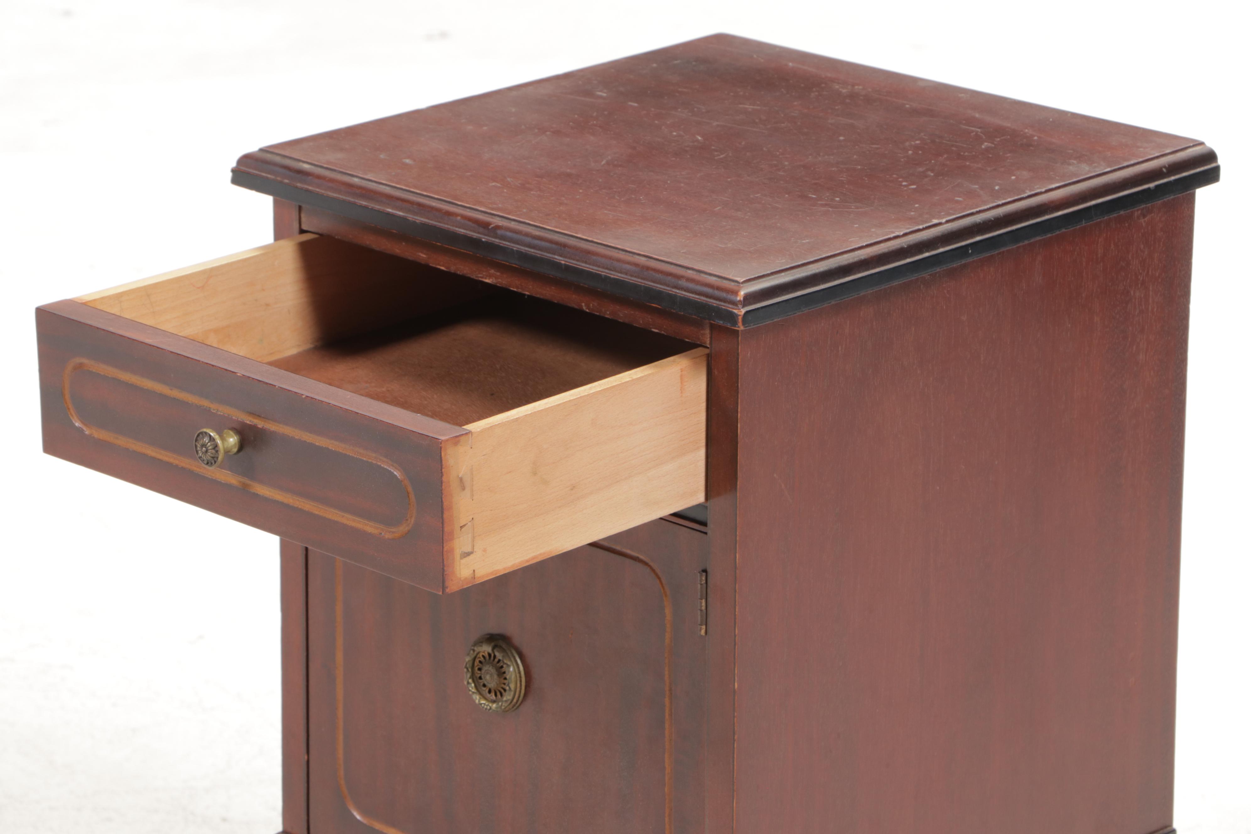 Neoclassical Style Mahogany Bedroom Suite, 1920s