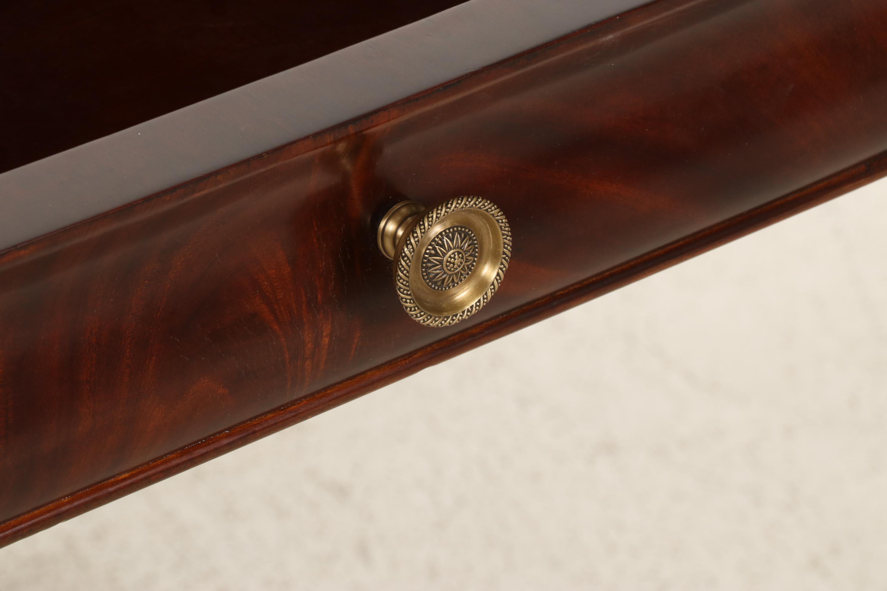 Henredon Biedermeier Style Mahogany-Veneered Octagonal Pedestal Table