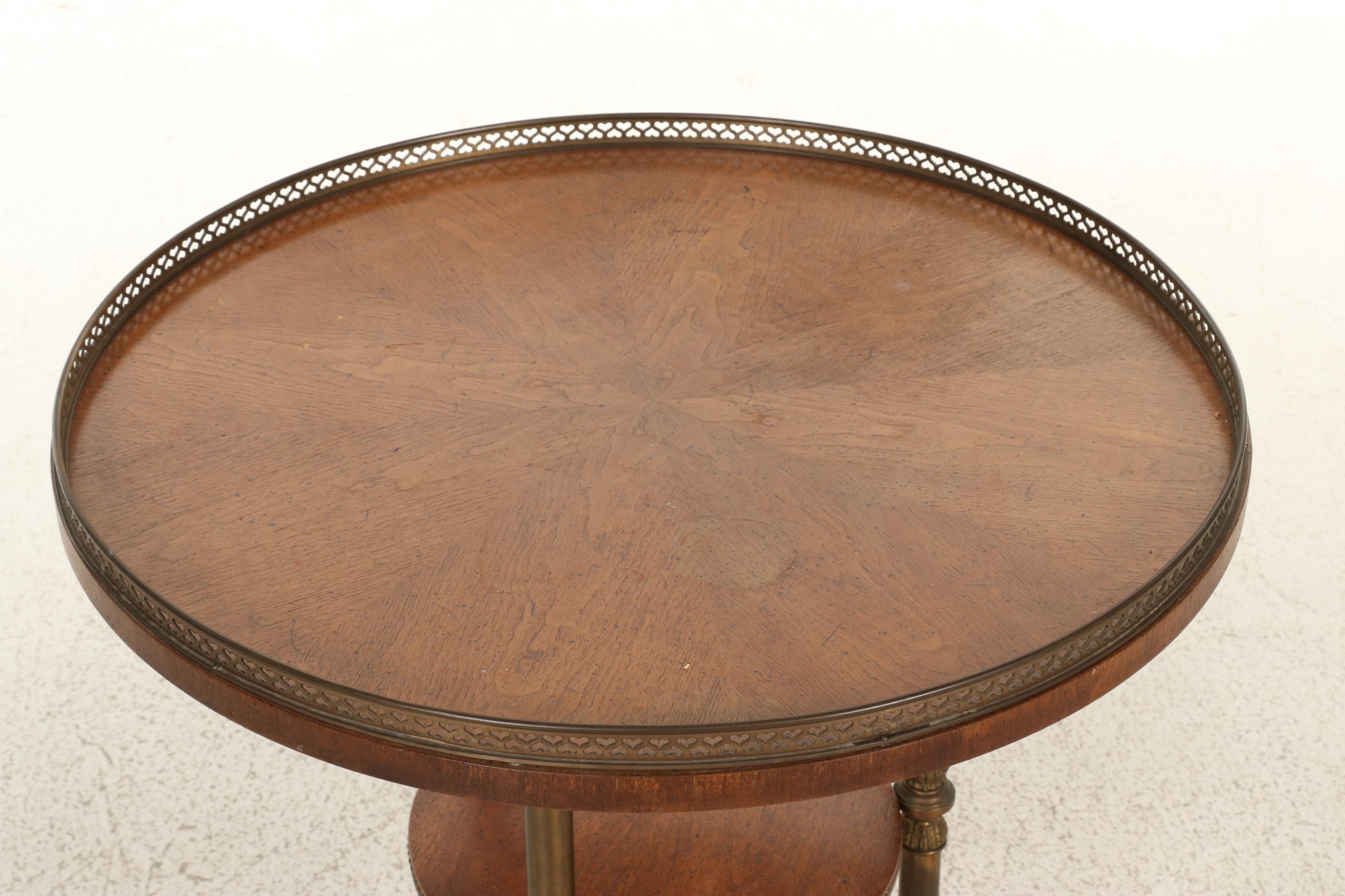 Henredon French Provincial Style Fruitwood Stained Tiered Guéridon, Late 20th C.