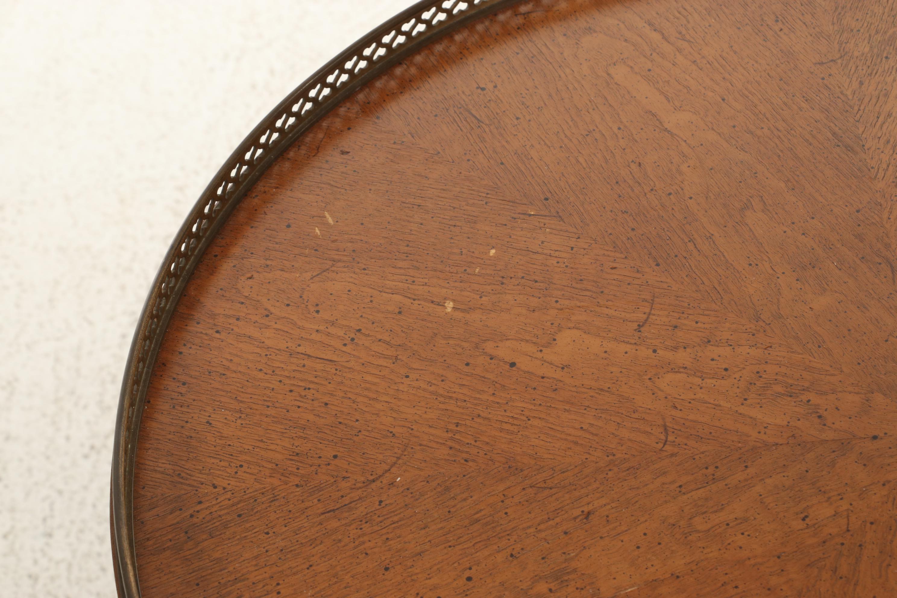 Henredon French Provincial Style Fruitwood Stained Tiered Guéridon, Late 20th C.