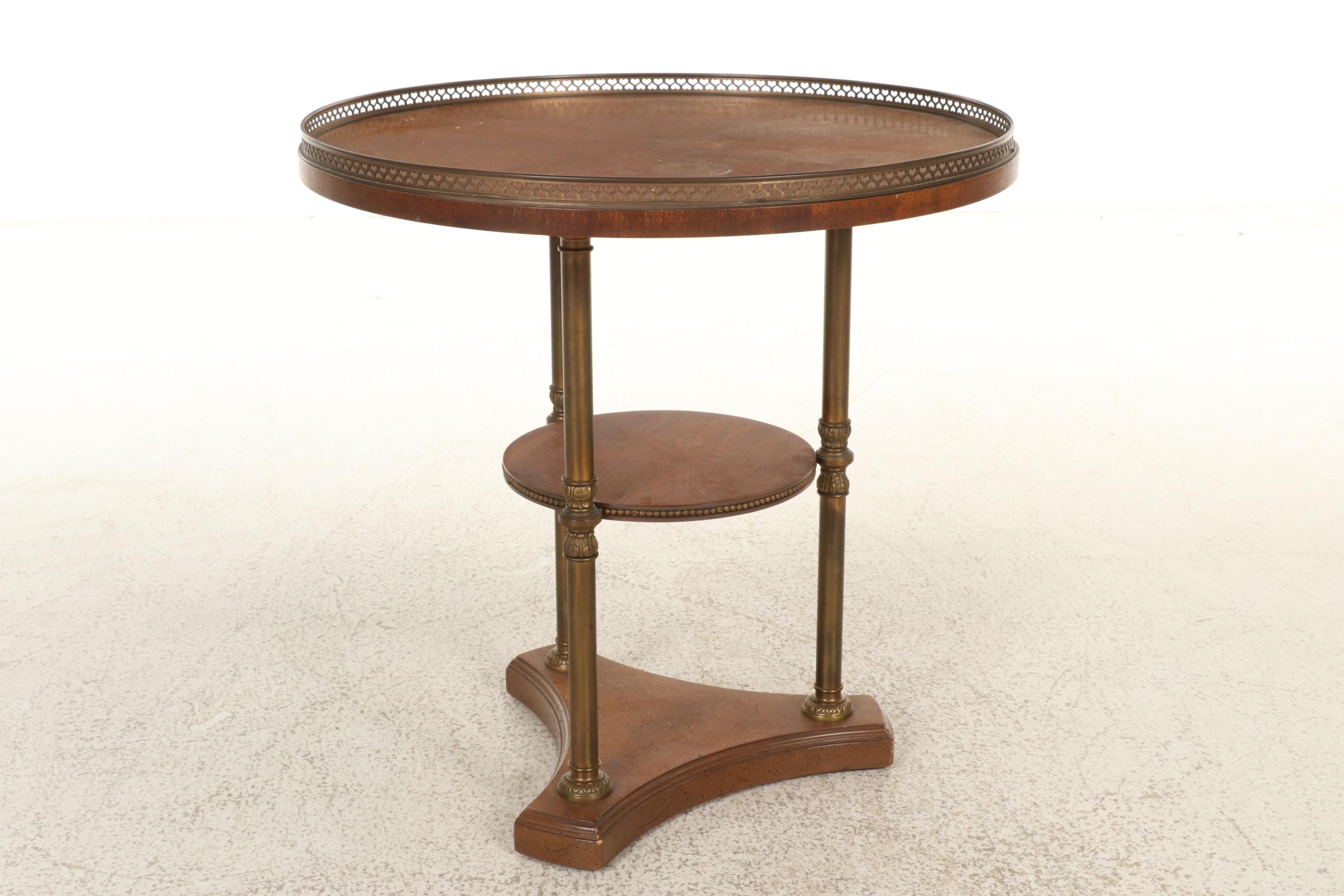 Henredon French Provincial Style Fruitwood Stained Tiered Guéridon, Late 20th C.