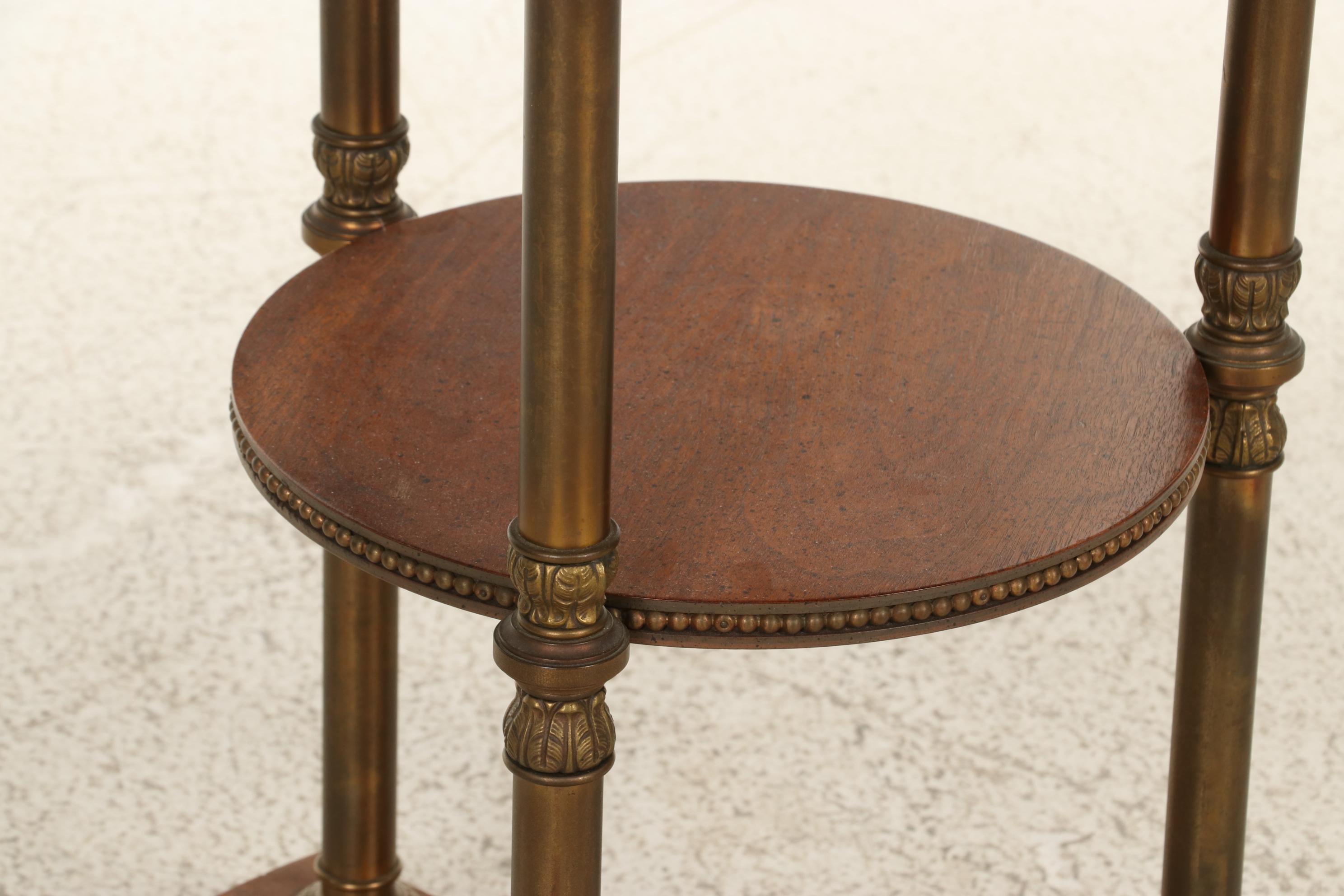 Henredon French Provincial Style Fruitwood Stained Tiered Guéridon, Late 20th C.