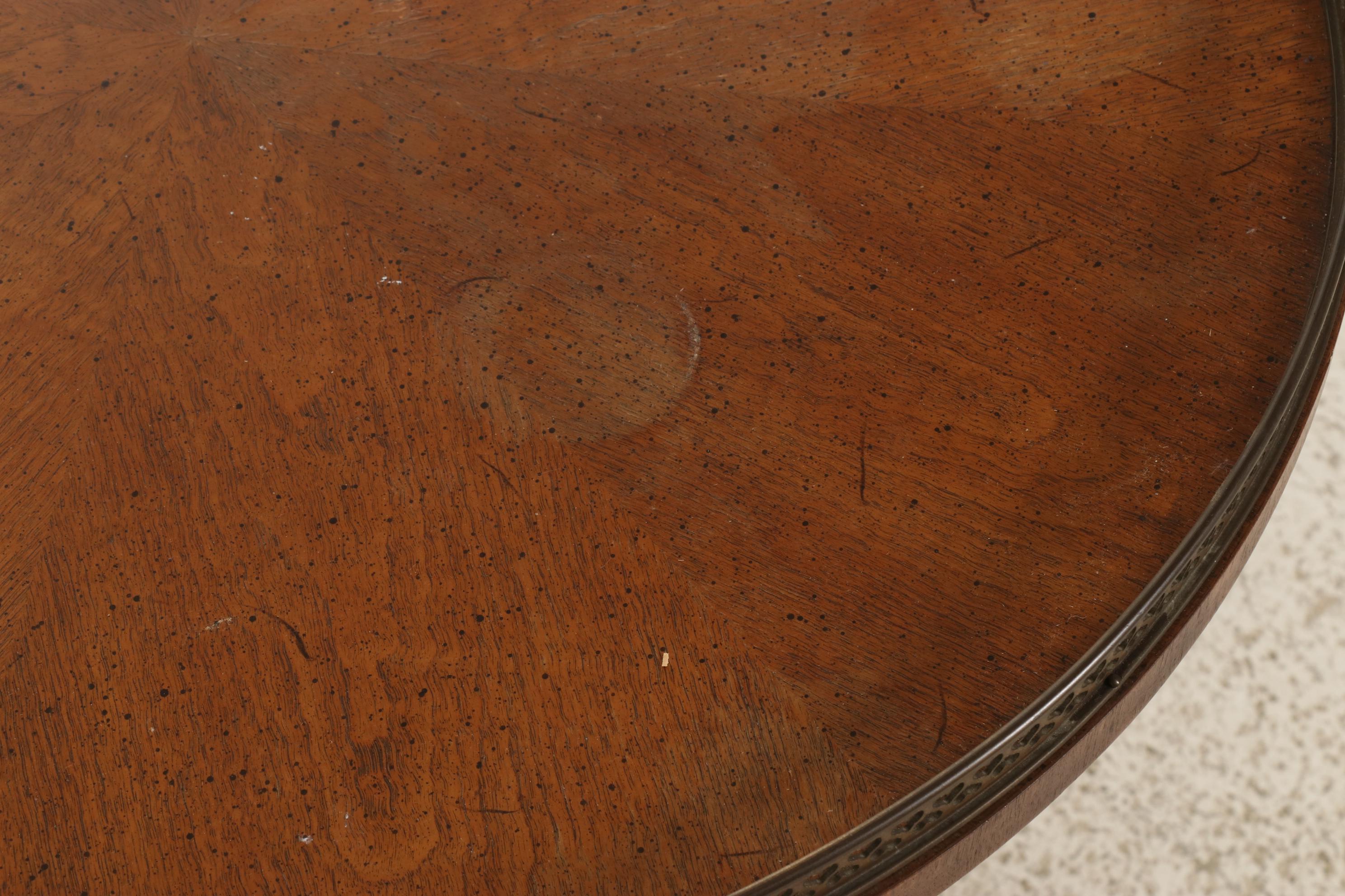 Henredon French Provincial Style Fruitwood Stained Tiered Guéridon, Late 20th C.