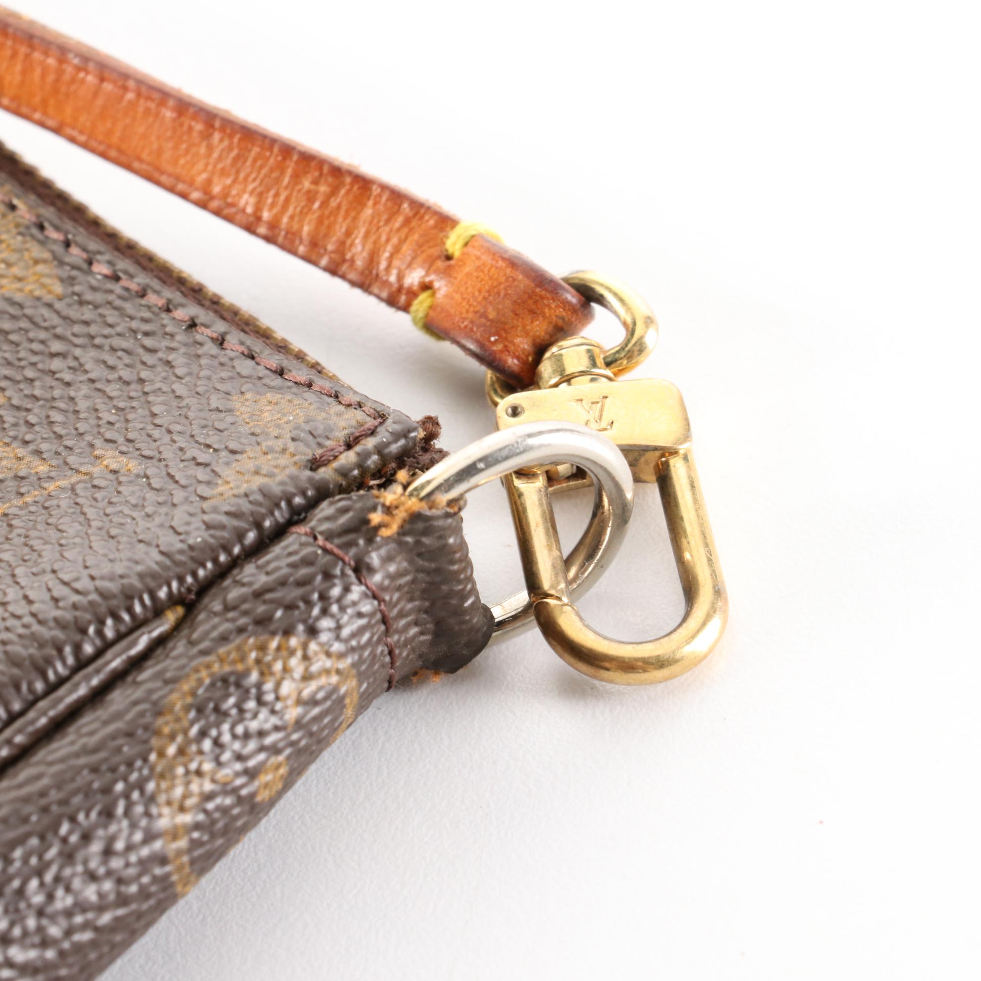 Louis Vuitton Pochette Accessoires in Monogram Canvas