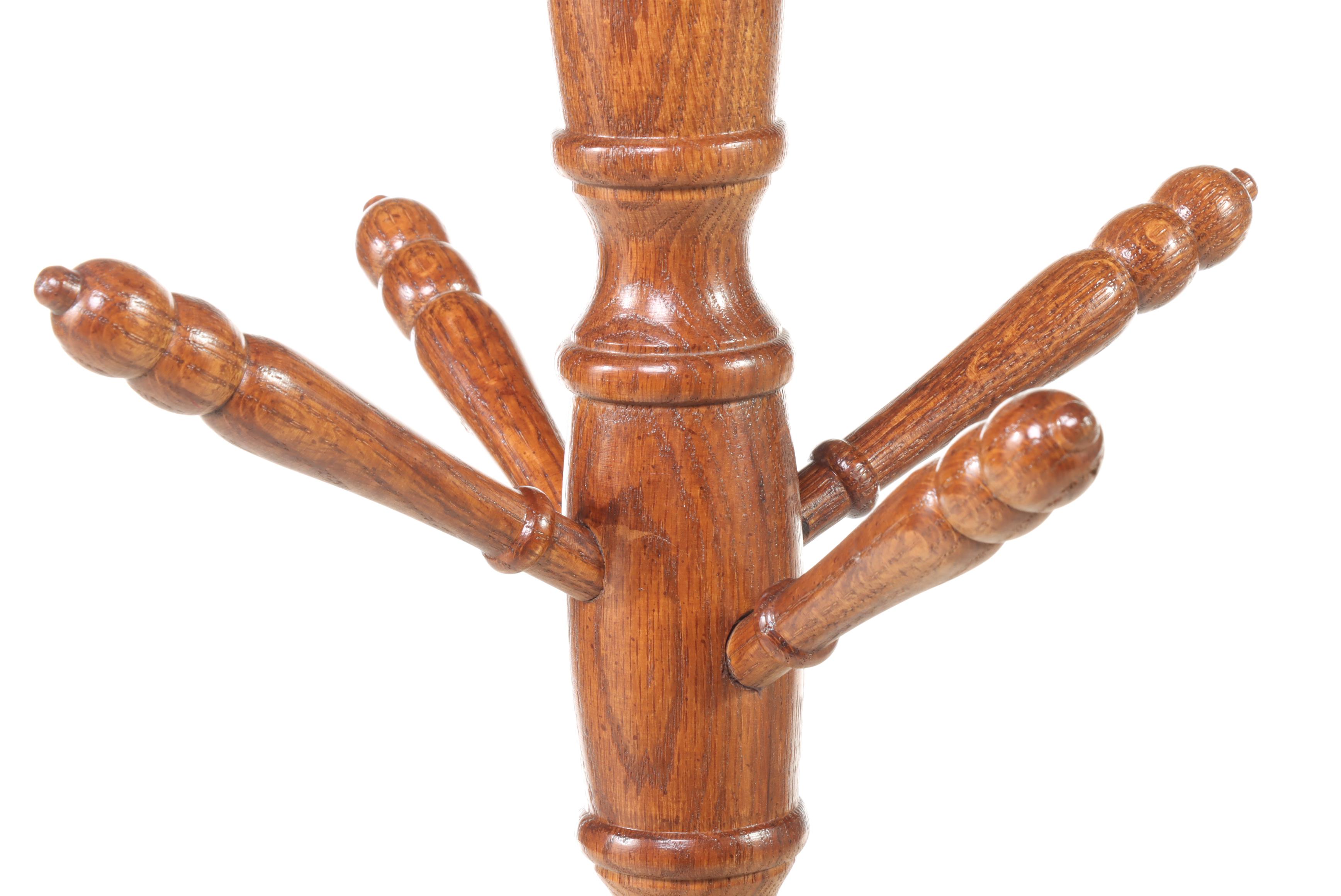 American Colonial Style Oak Hall Tree, Late 20th Century