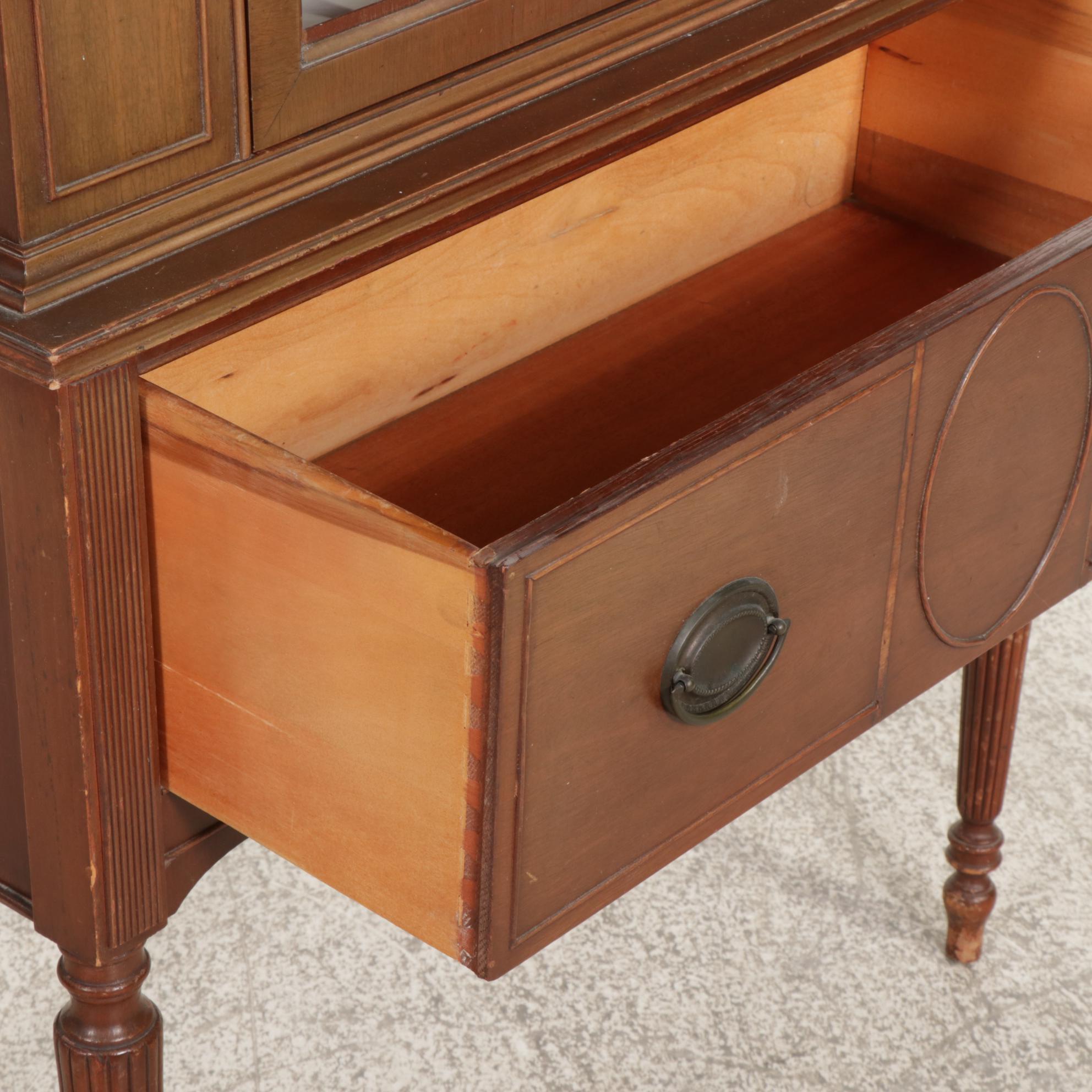 Thomasville Federal Style Mahogany Finish China Cabinet, Mid-20th Century