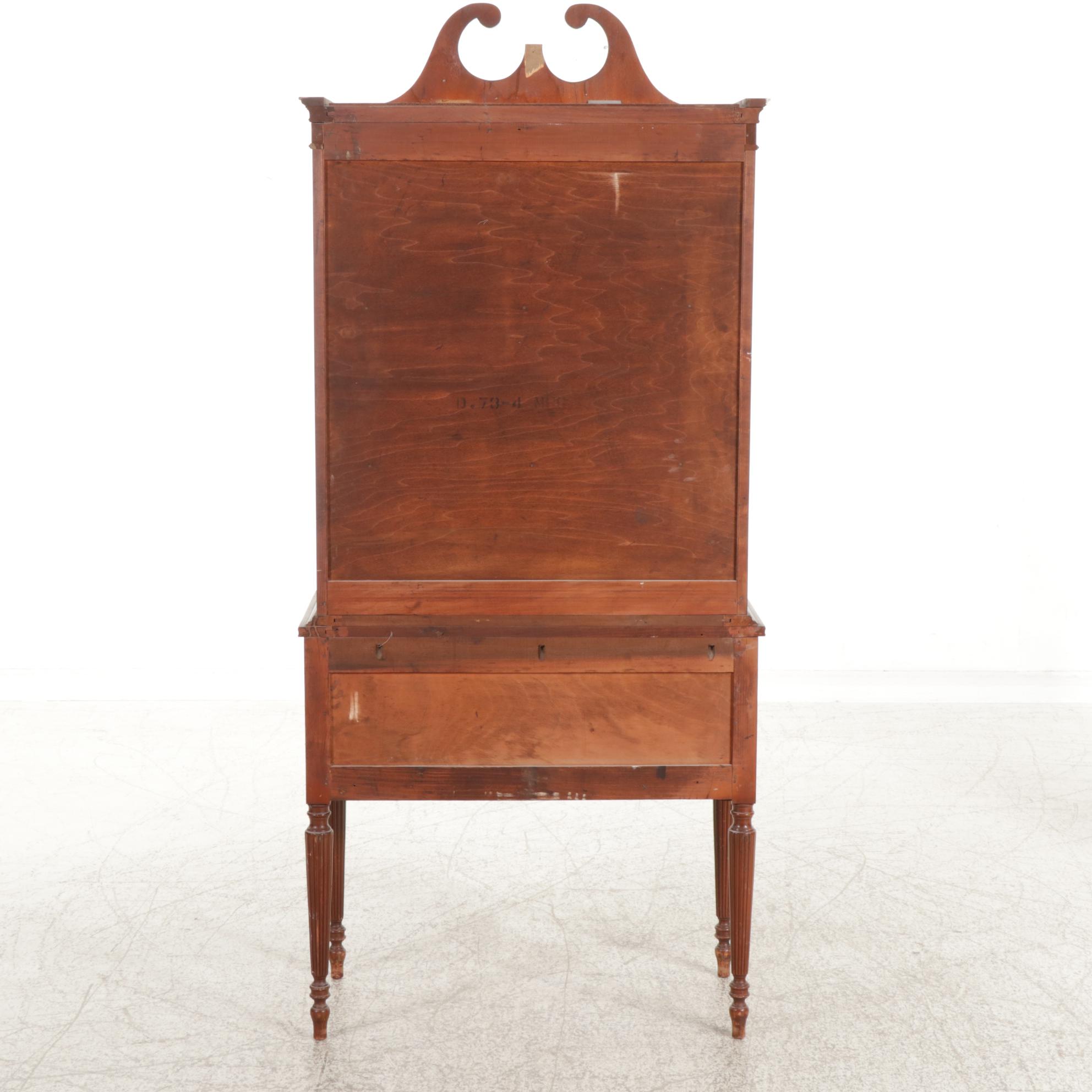 Thomasville Federal Style Mahogany Finish China Cabinet, Mid-20th Century