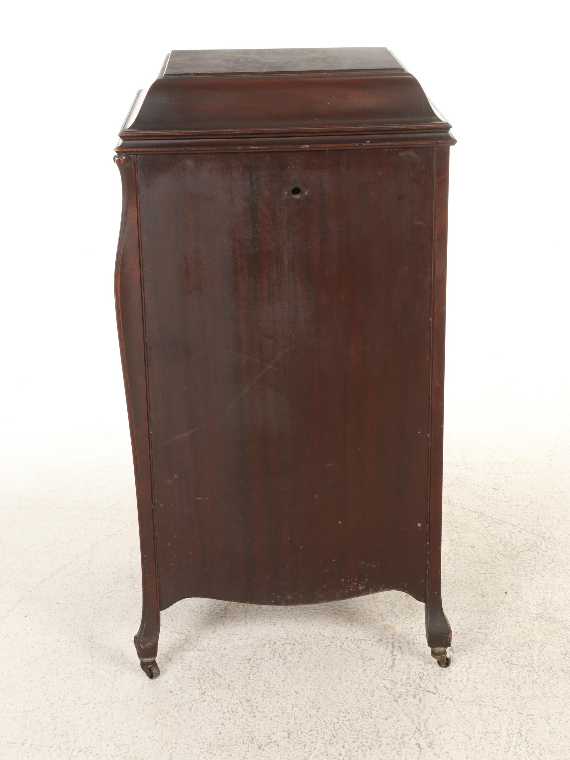 Victrola VV-XI Cabinet Stand Phonograph, Early 20th Century