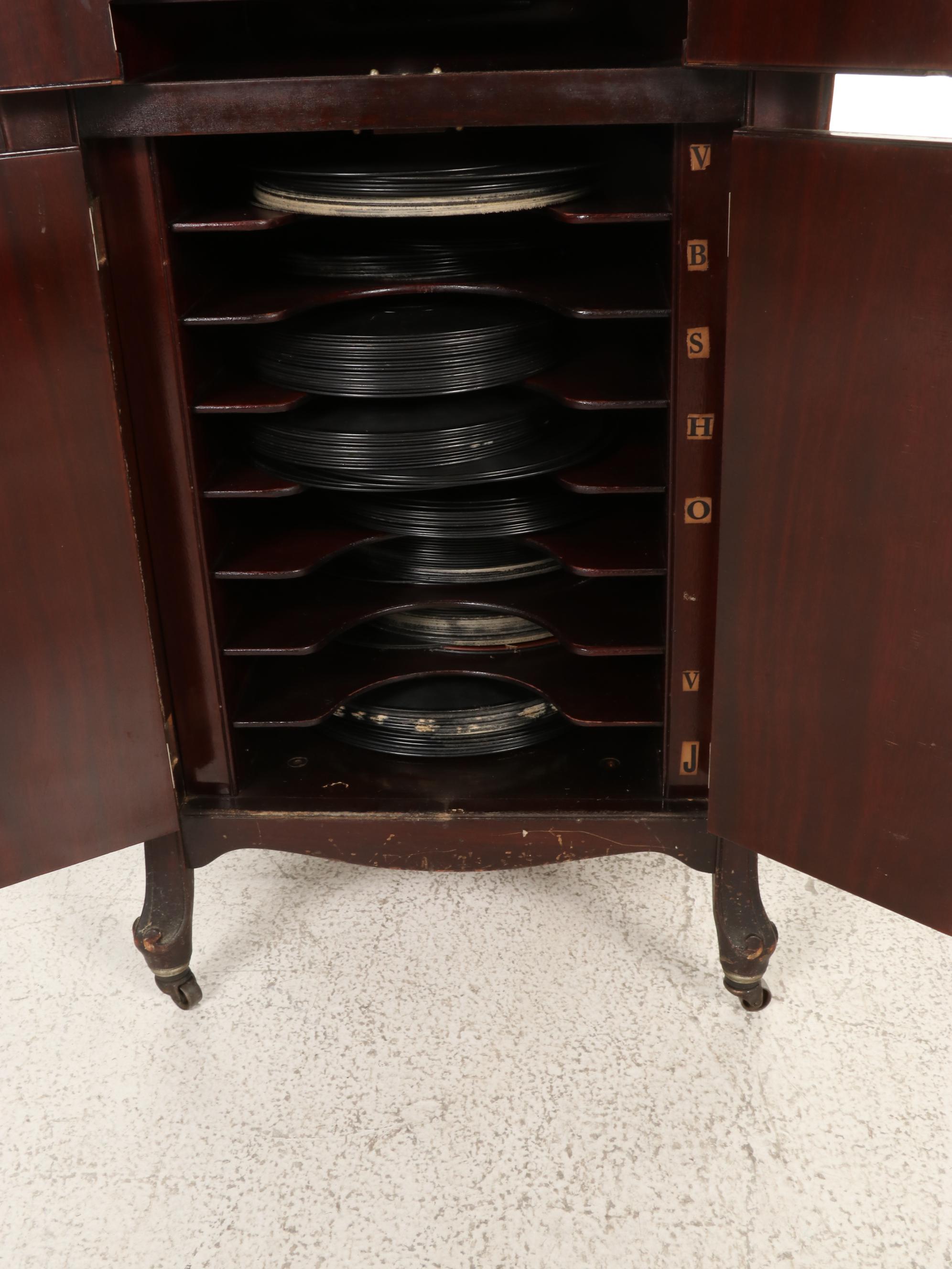 Victrola VV-XI Cabinet Stand Phonograph, Early 20th Century