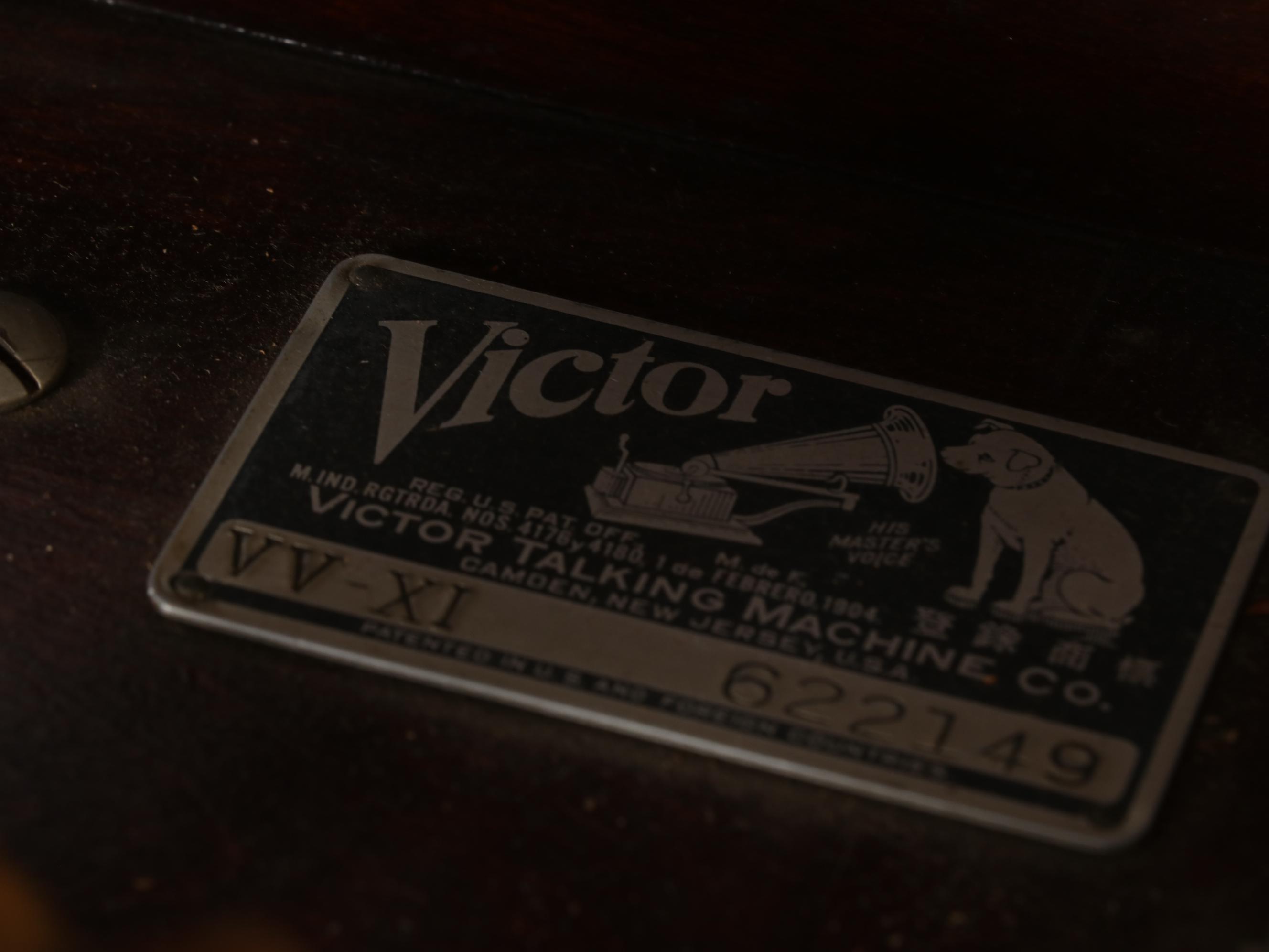 Victrola VV-XI Cabinet Stand Phonograph, Early 20th Century