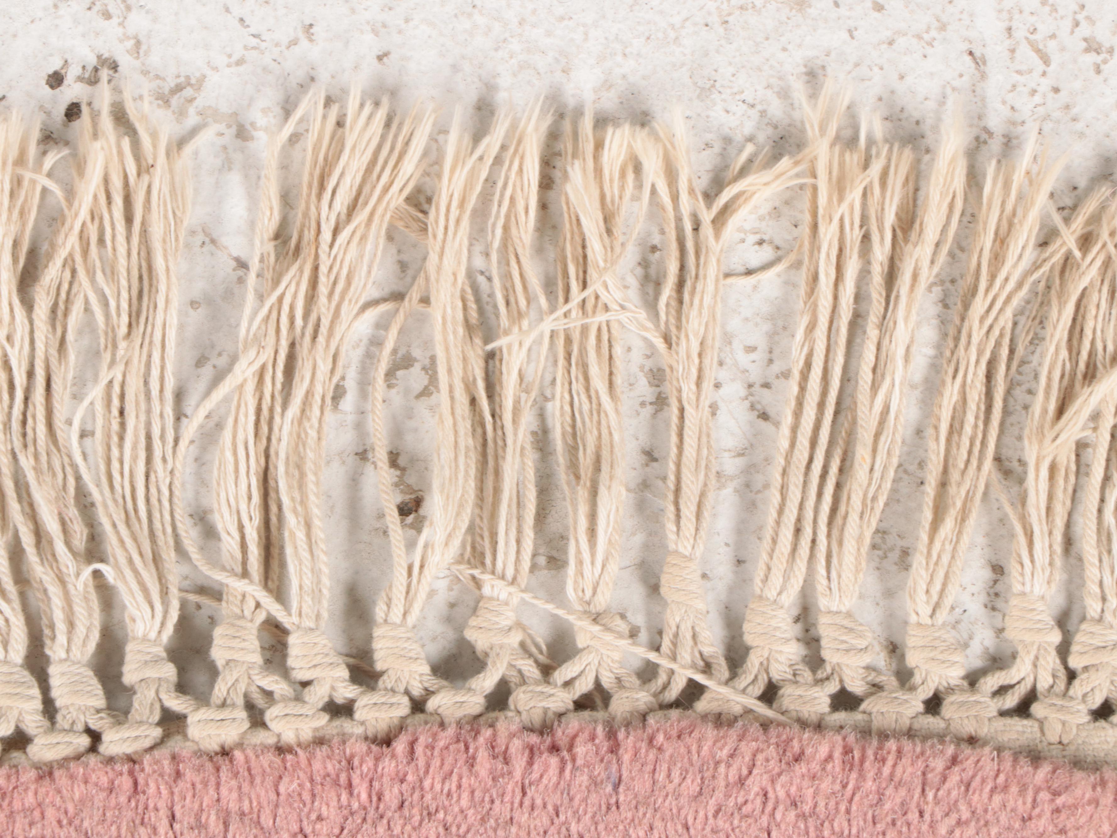 4'7 Round Hand-Tufted Chinese Peking Accent Rug