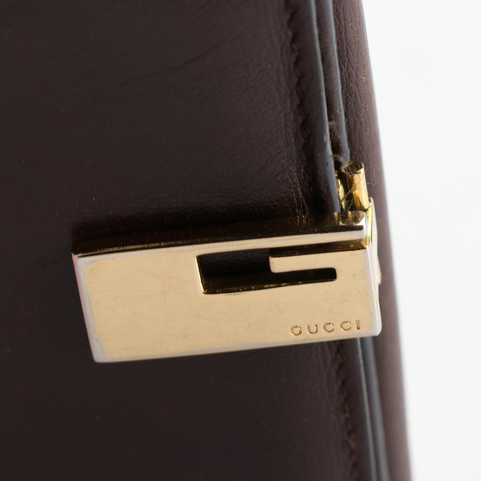 Gucci G Clasp Bifold Wallet in Tartufo Leather