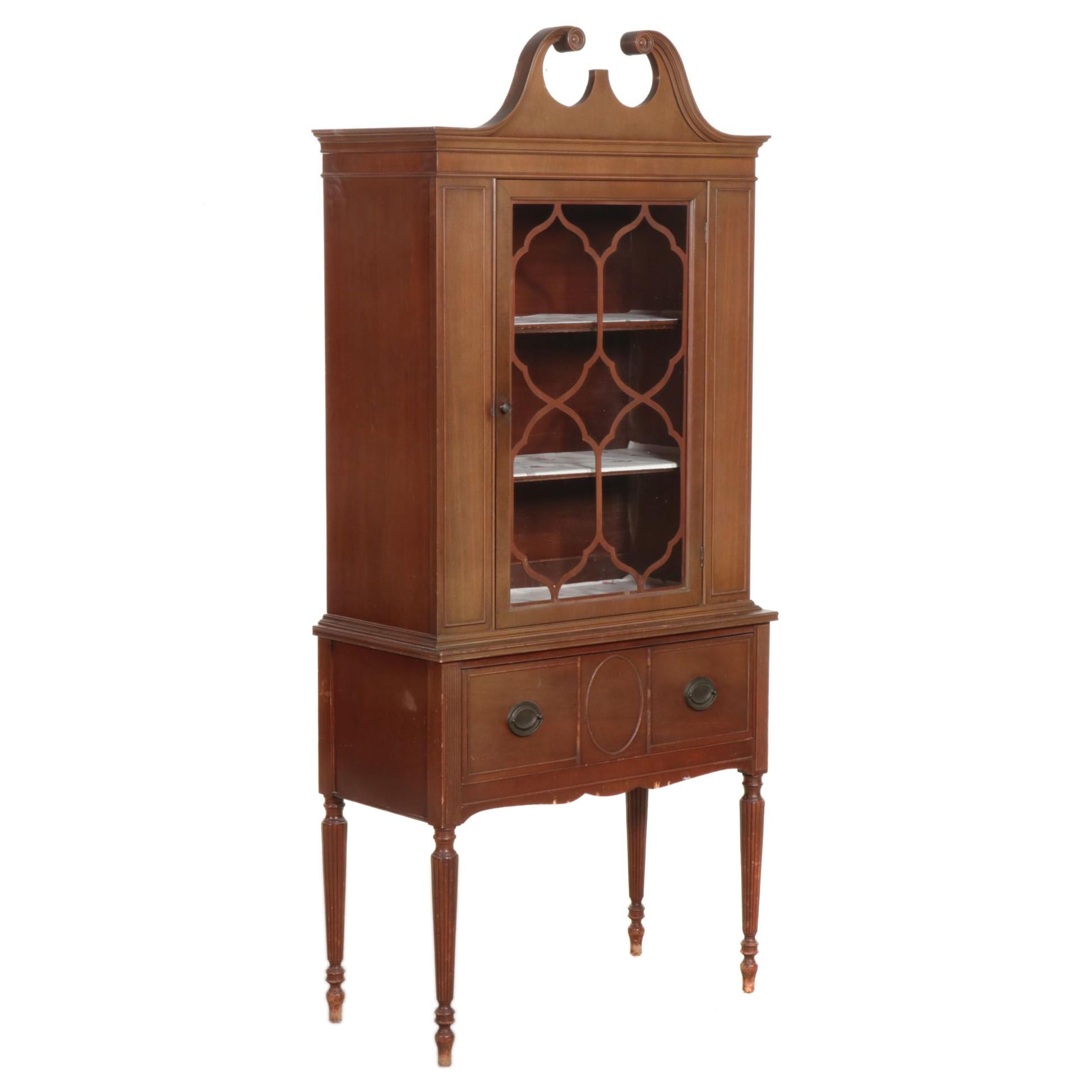 Thomasville Federal Style Mahogany Finish China Cabinet, Mid-20th Century