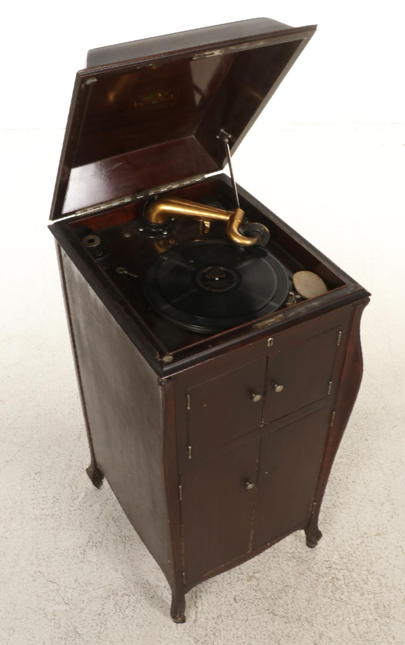 Victrola VV-XI Cabinet Stand Phonograph, Early 20th Century