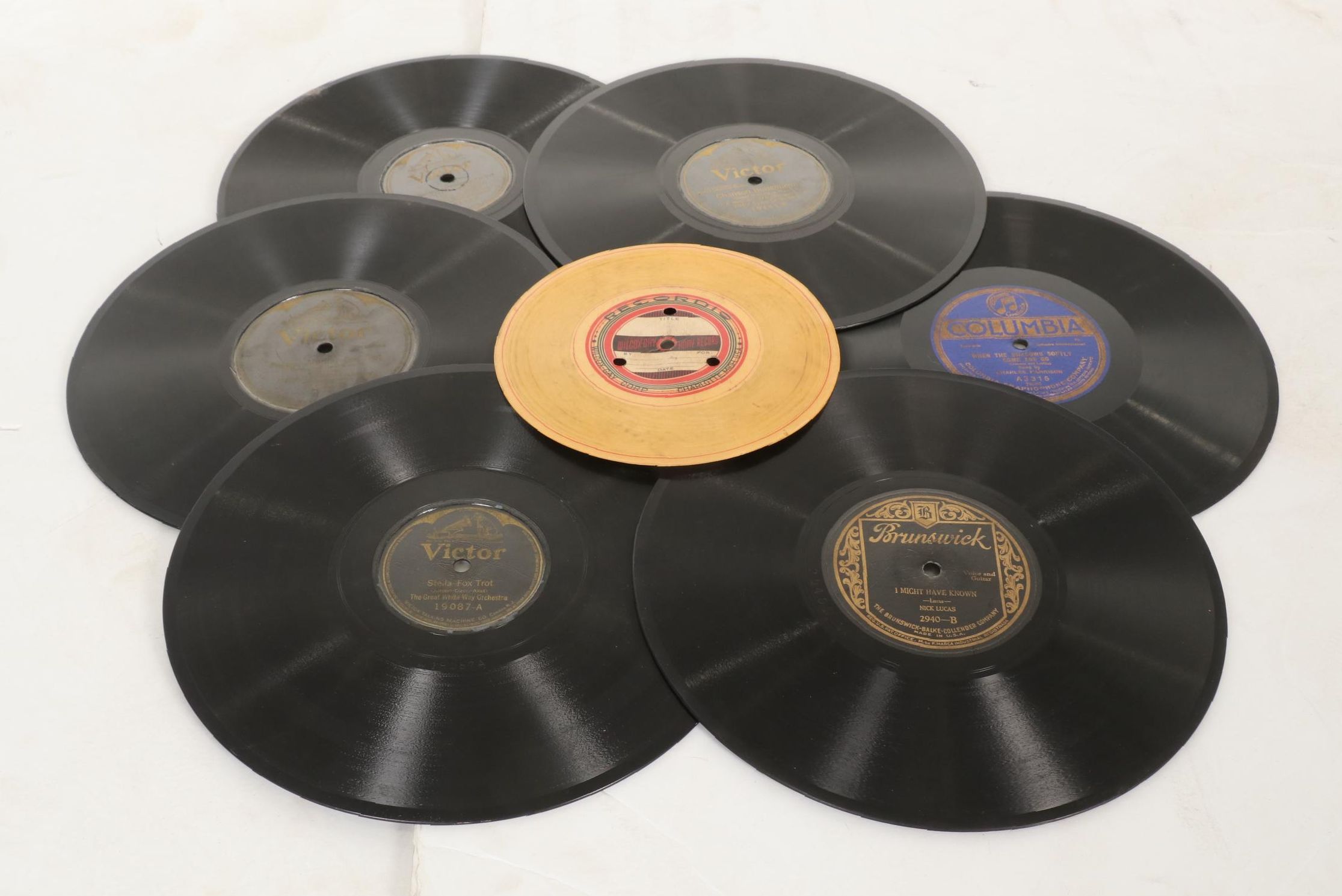 Victrola VV-XI Cabinet Stand Phonograph, Early 20th Century