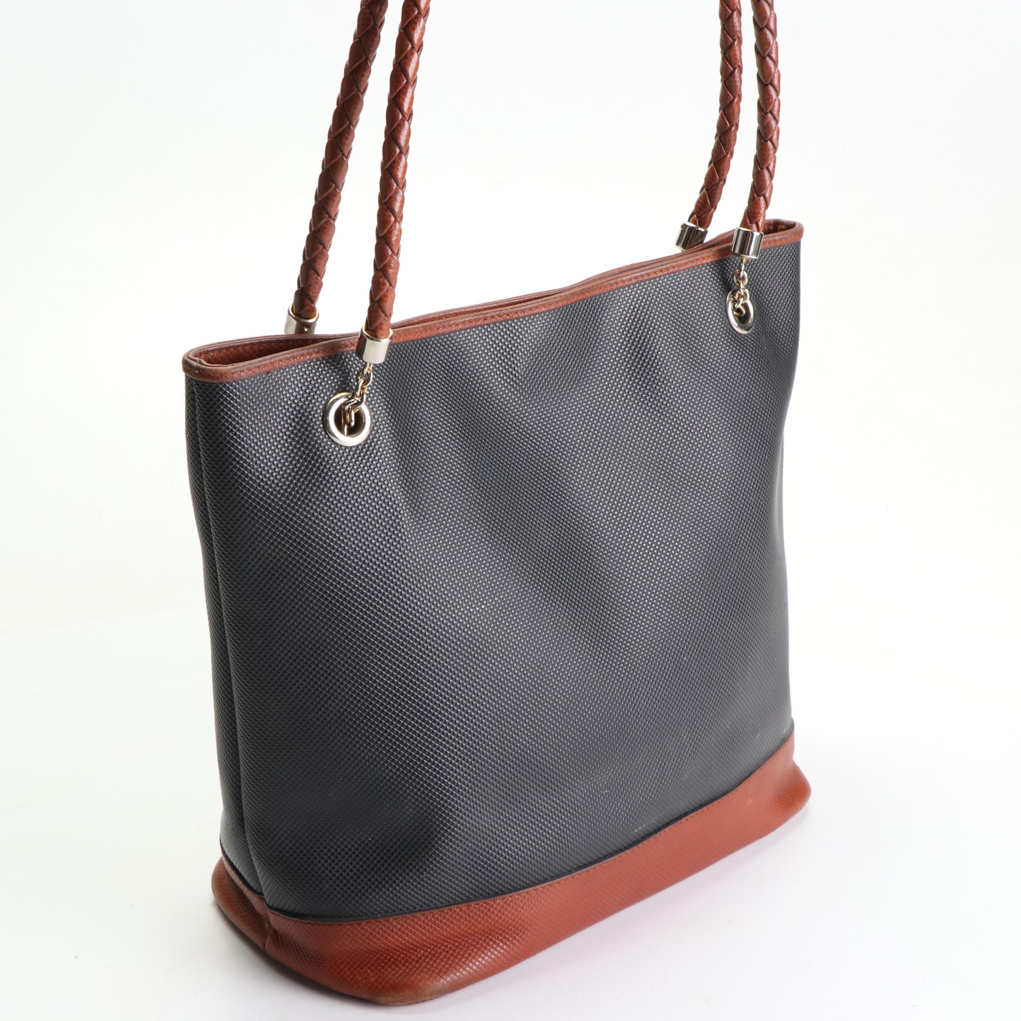 Bottega Veneta Shoulder Bag in Leather with Intrecciato Straps
