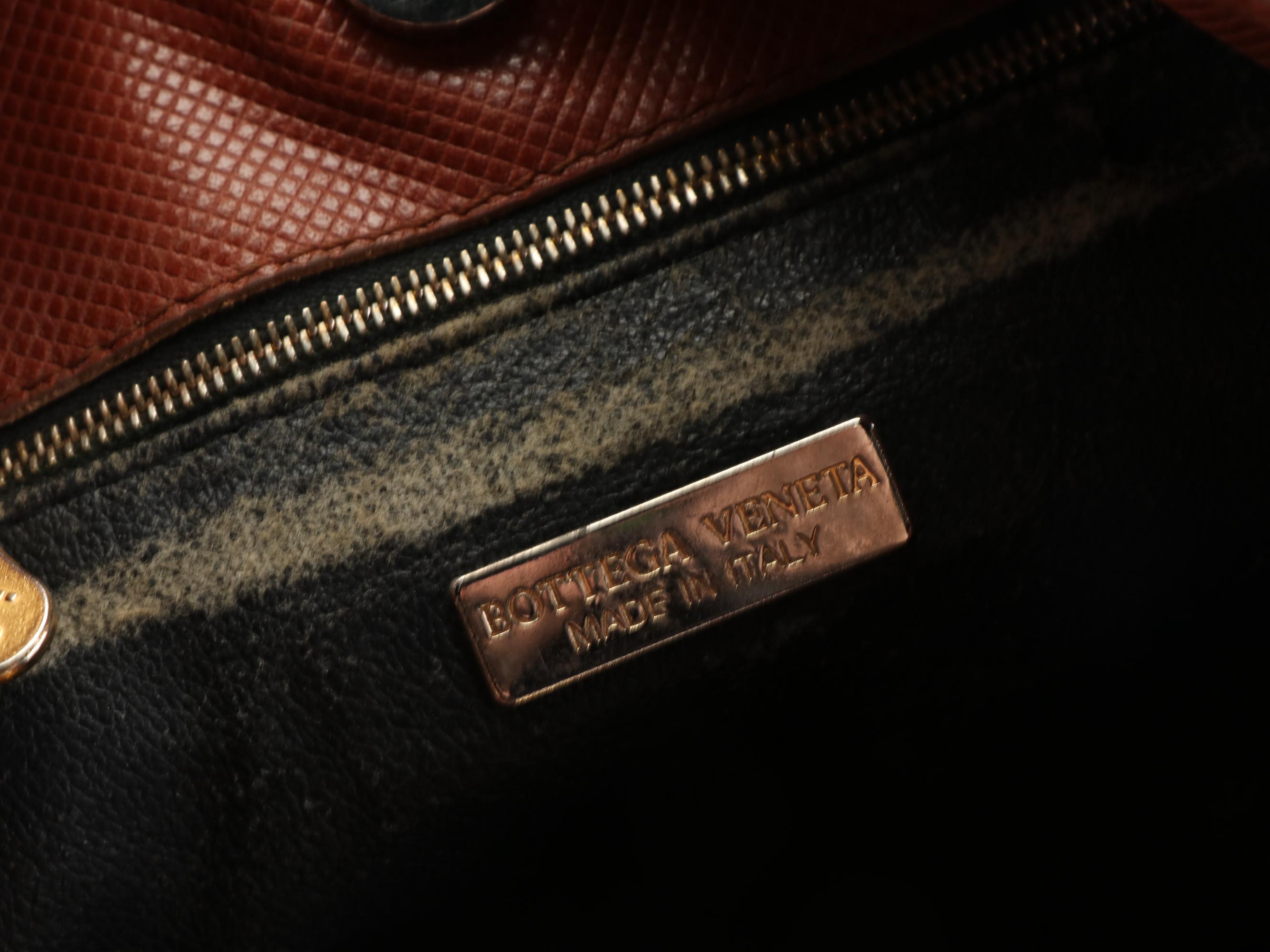 Bottega Veneta Shoulder Bag in Leather with Intrecciato Straps