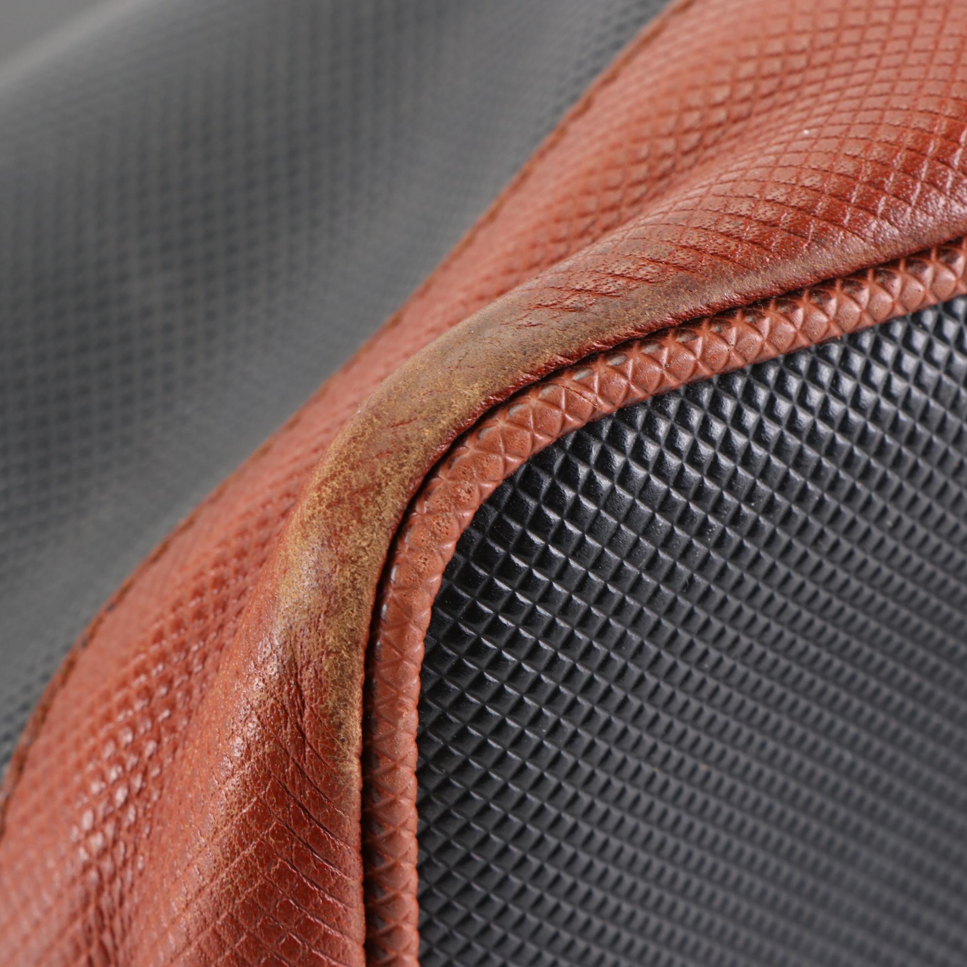 Bottega Veneta Shoulder Bag in Leather with Intrecciato Straps