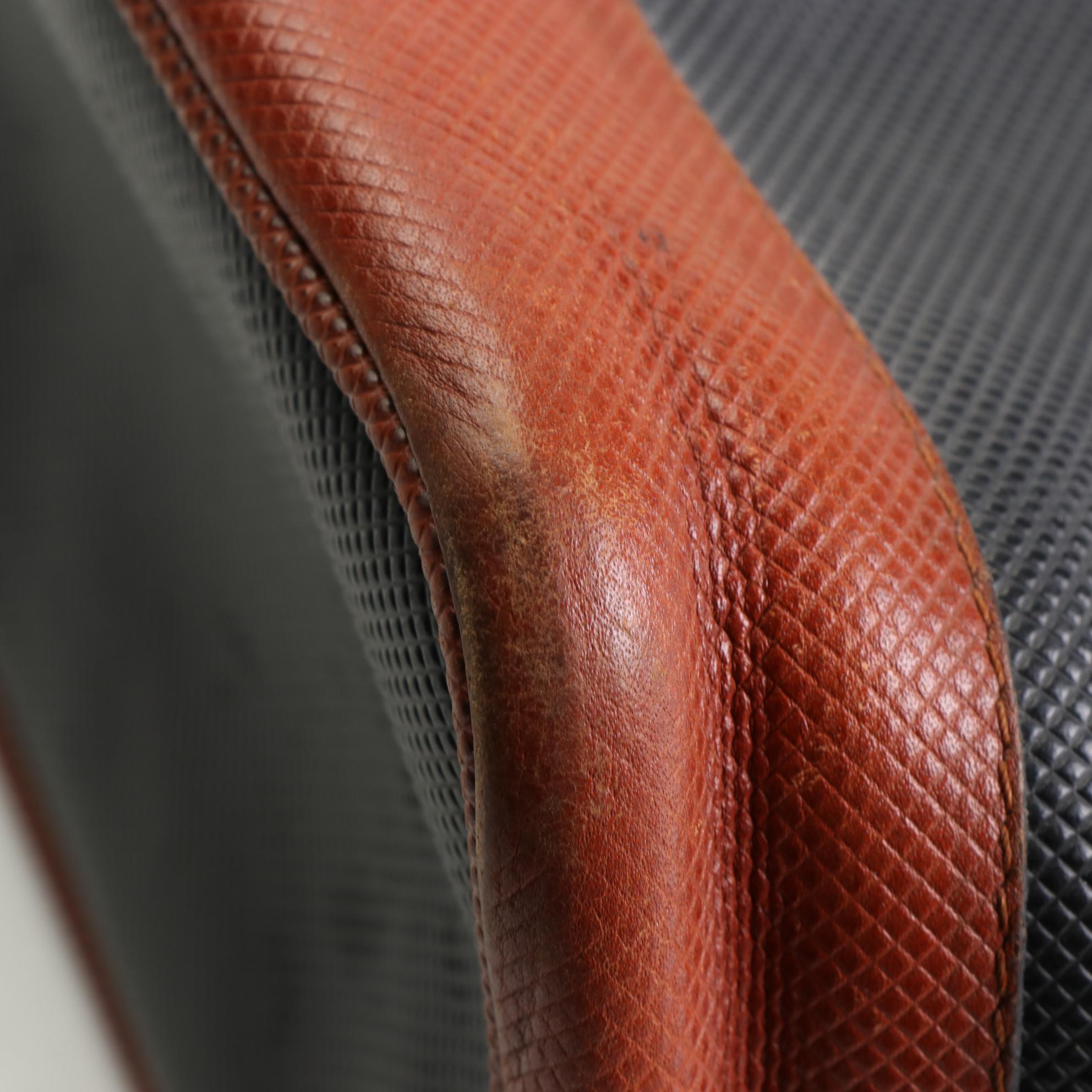 Bottega Veneta Shoulder Bag in Leather with Intrecciato Straps