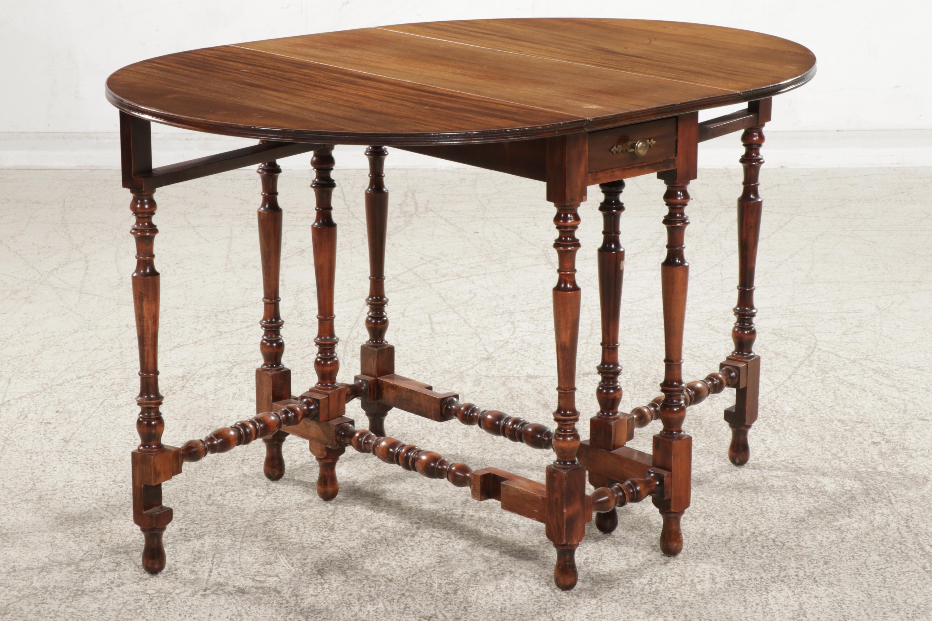 Wilhelm Furniture Co. William & Mary Style Mahogany Drop Leaf Table