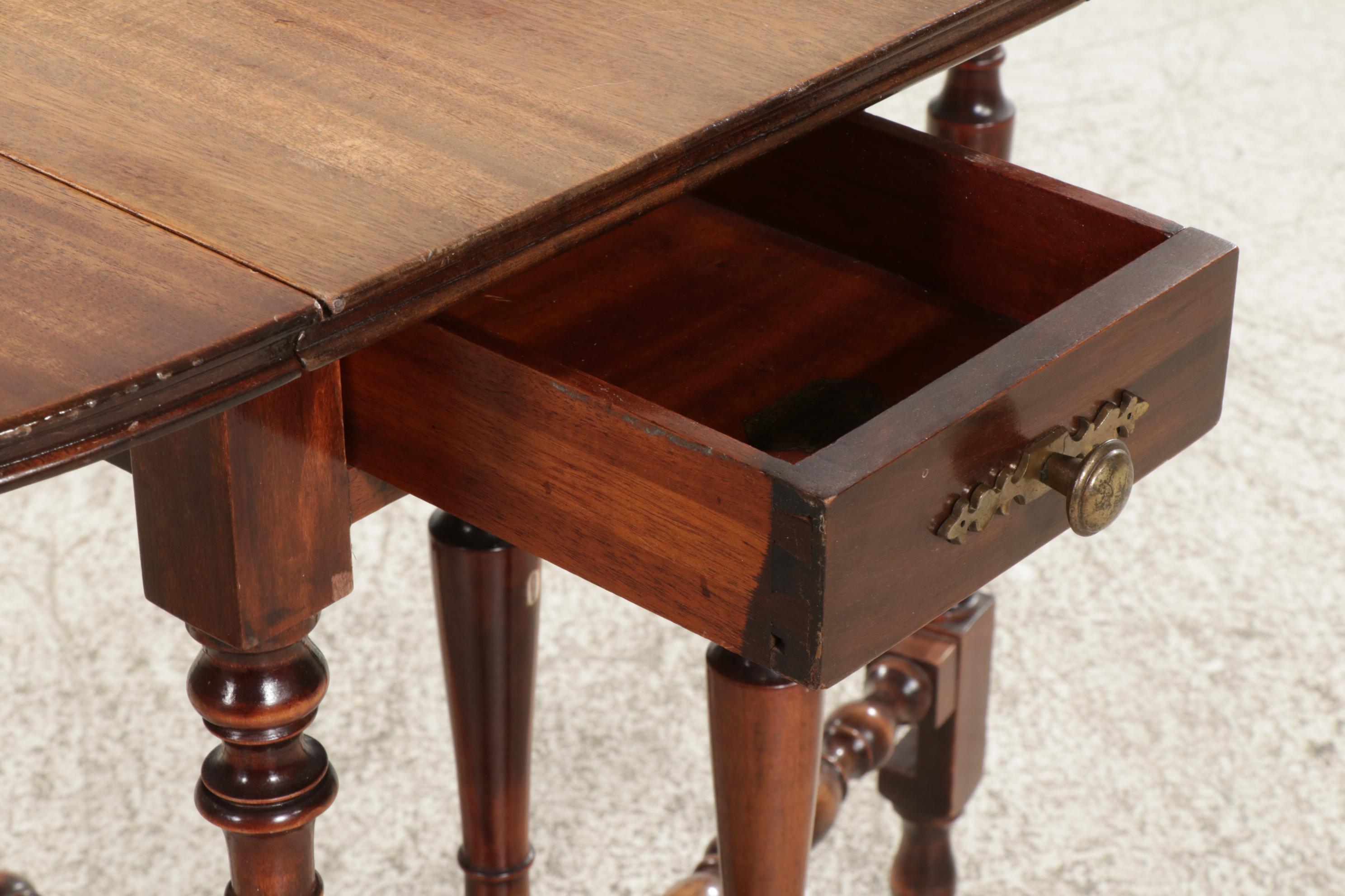 Wilhelm Furniture Co. William & Mary Style Mahogany Drop Leaf Table