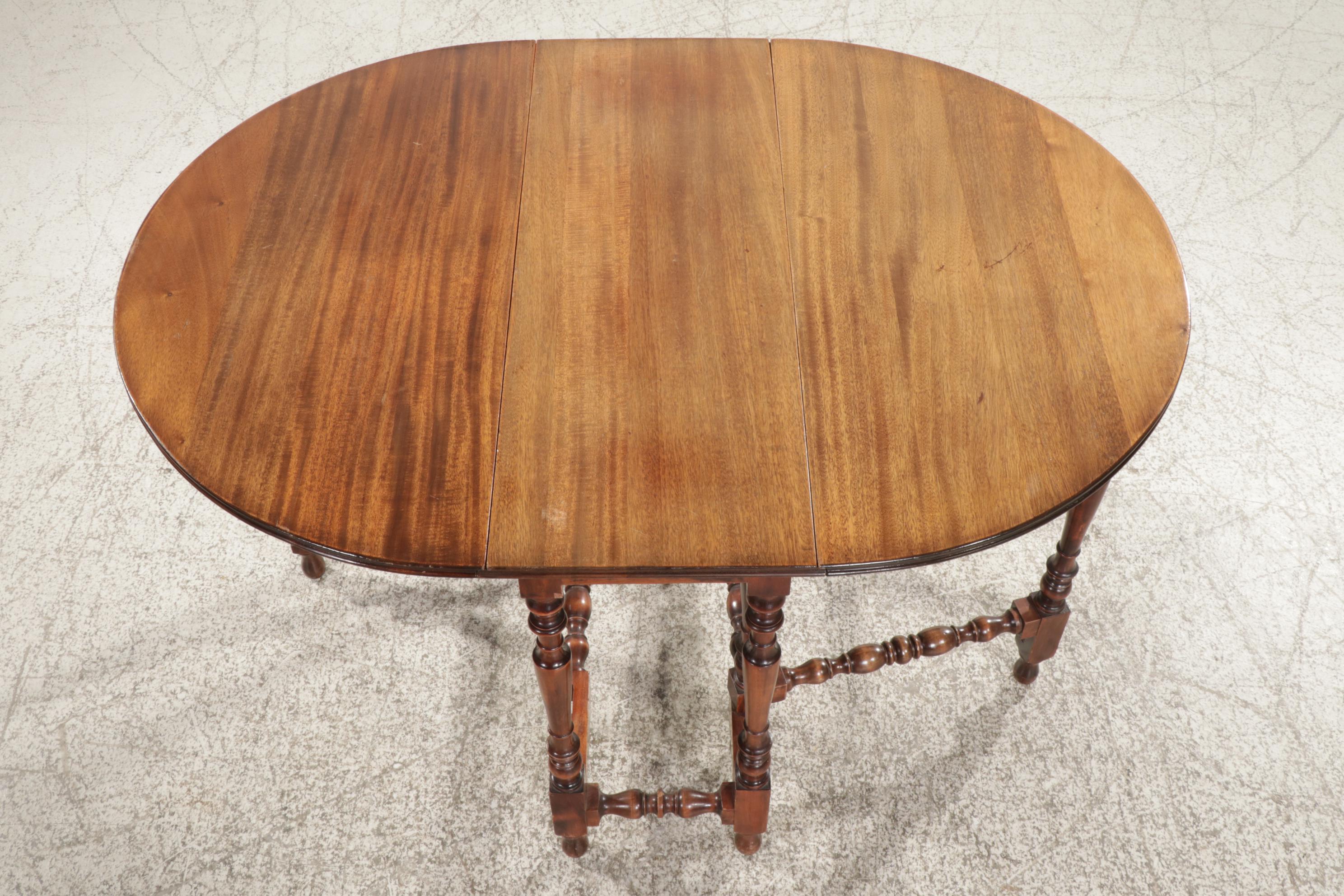Wilhelm Furniture Co. William & Mary Style Mahogany Drop Leaf Table
