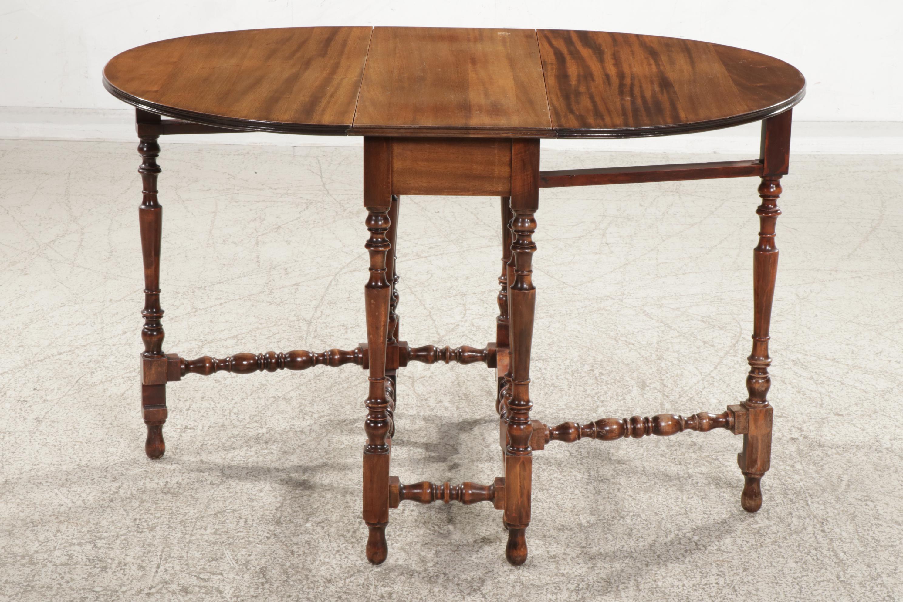 Wilhelm Furniture Co. William & Mary Style Mahogany Drop Leaf Table
