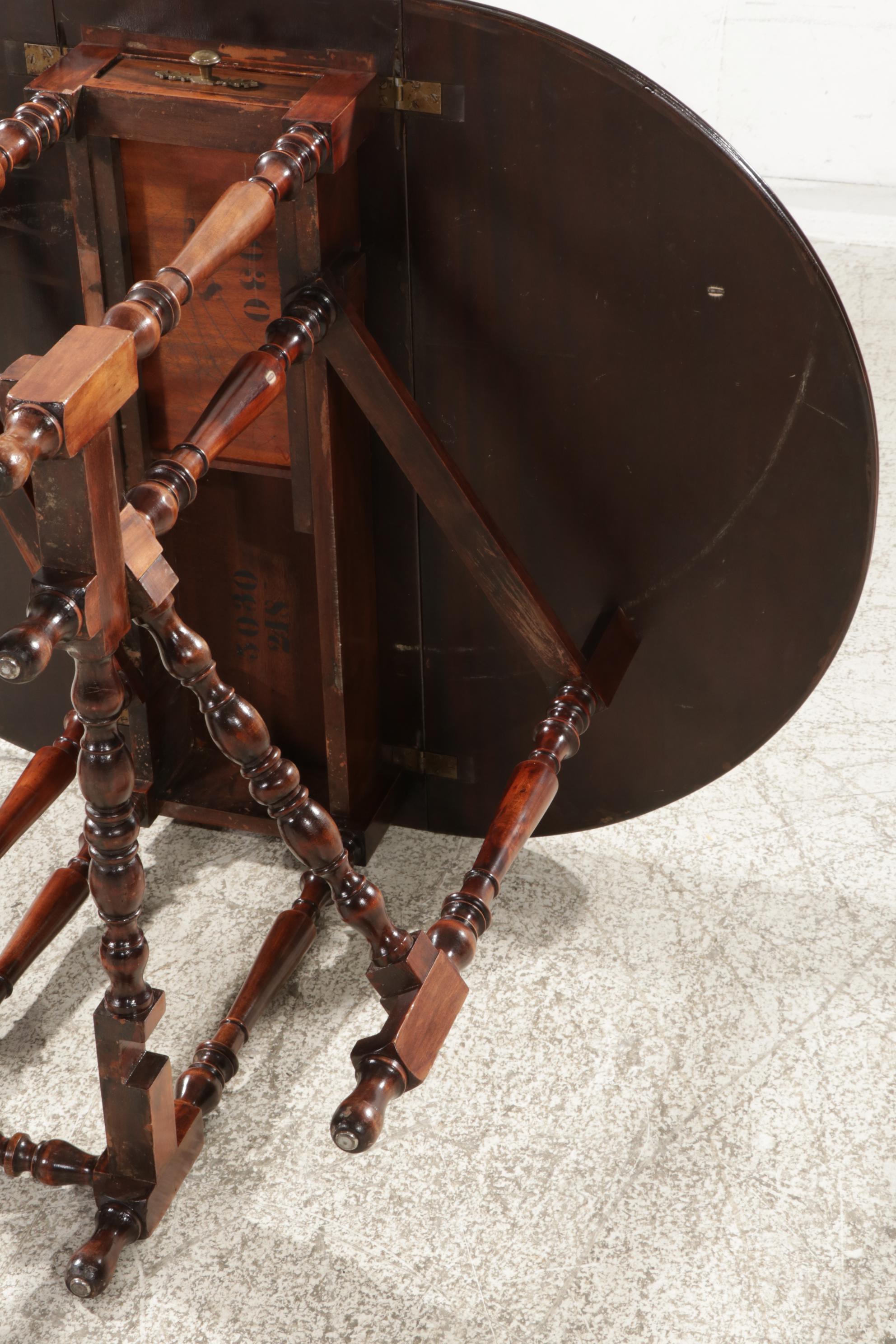 Wilhelm Furniture Co. William & Mary Style Mahogany Drop Leaf Table