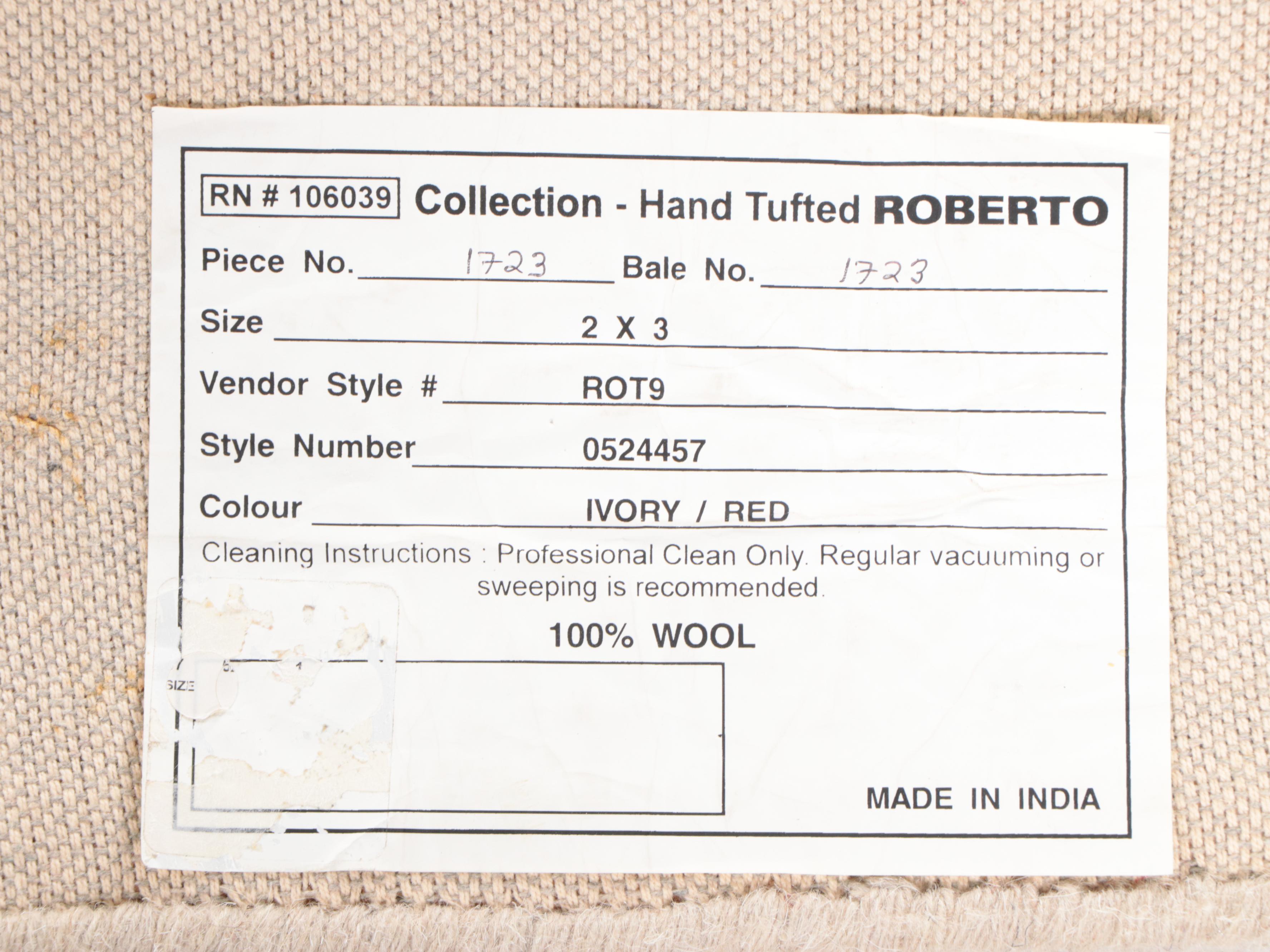 2'1 x 2'10 Hand-Tufted Indian Agra "Roberto" Accent Rug