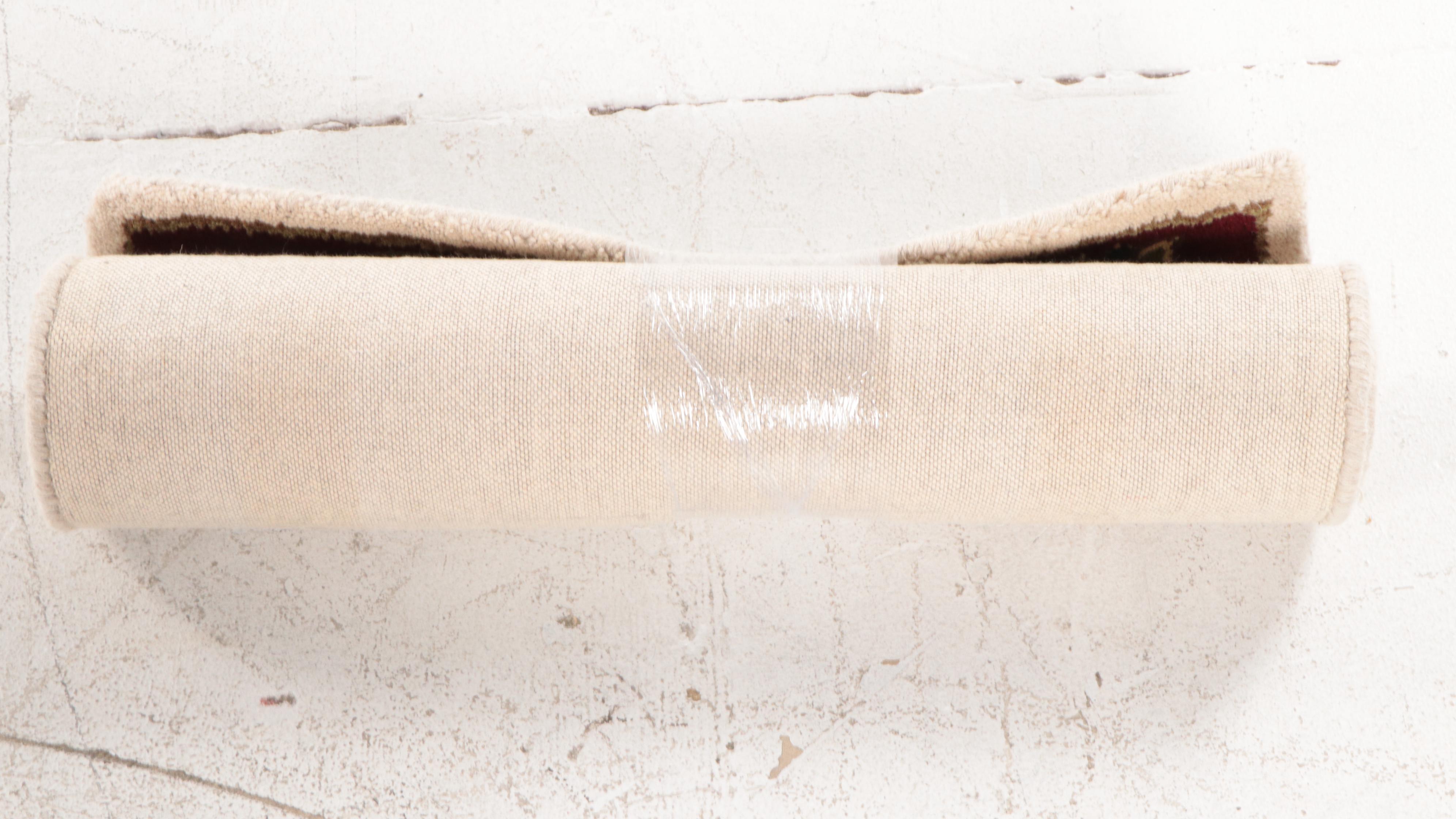 2'1 x 2'10 Hand-Tufted Indian Agra "Roberto" Accent Rug