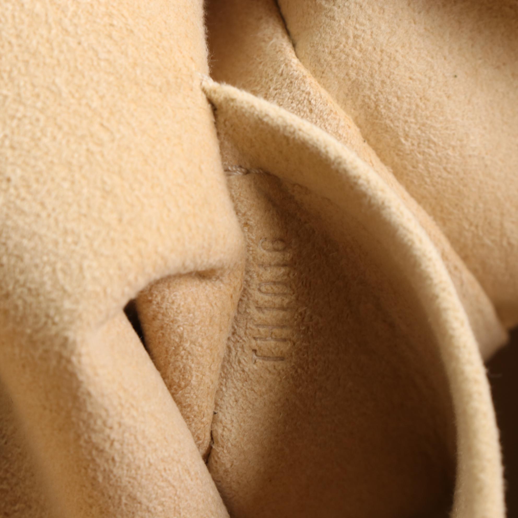 Louis Vuitton Manhattan Handbag PM  in Monogram Canvas and Vachetta Leather