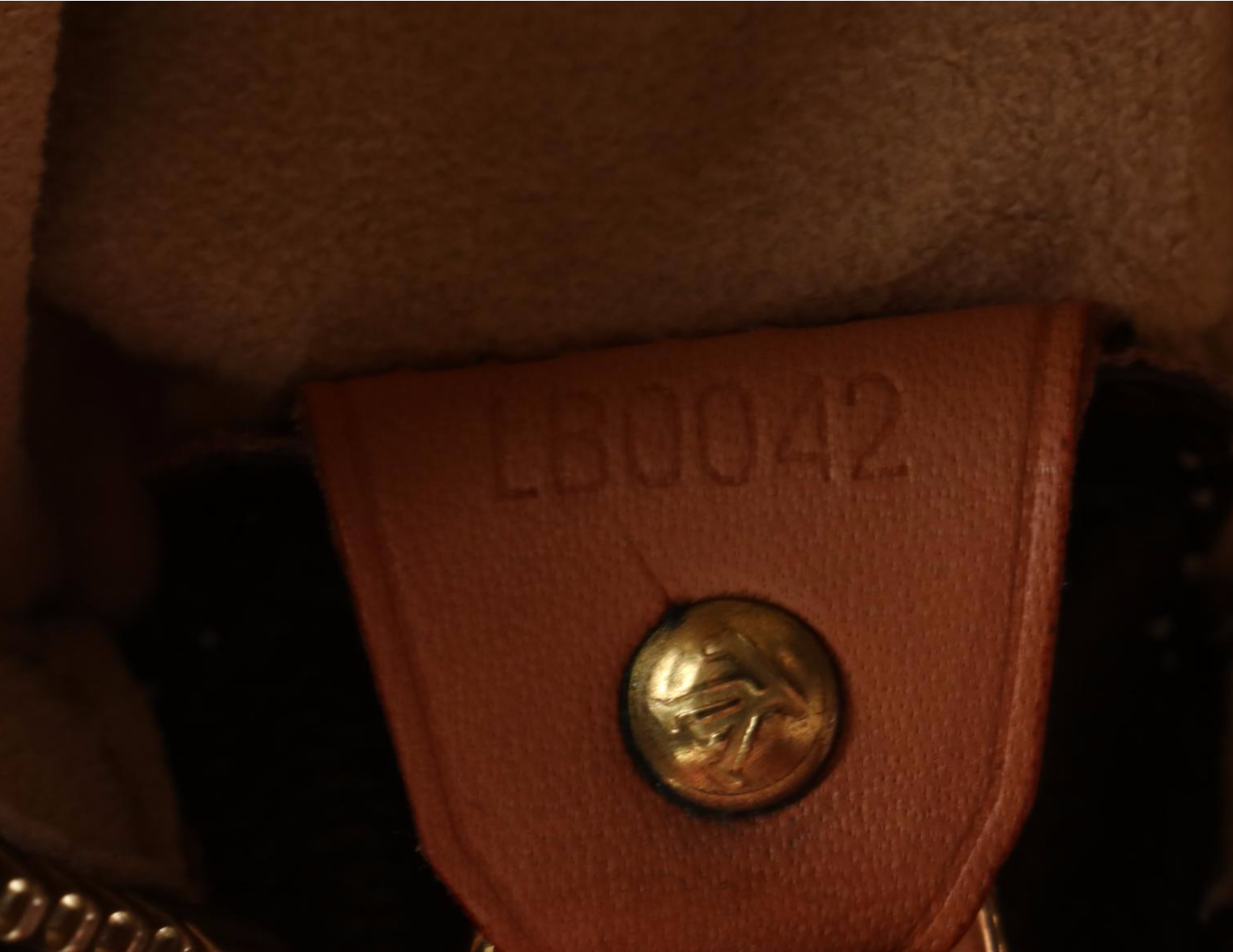 Louis Vuitton Looping MM Bag in Monogram Canvas and Vachetta Leather