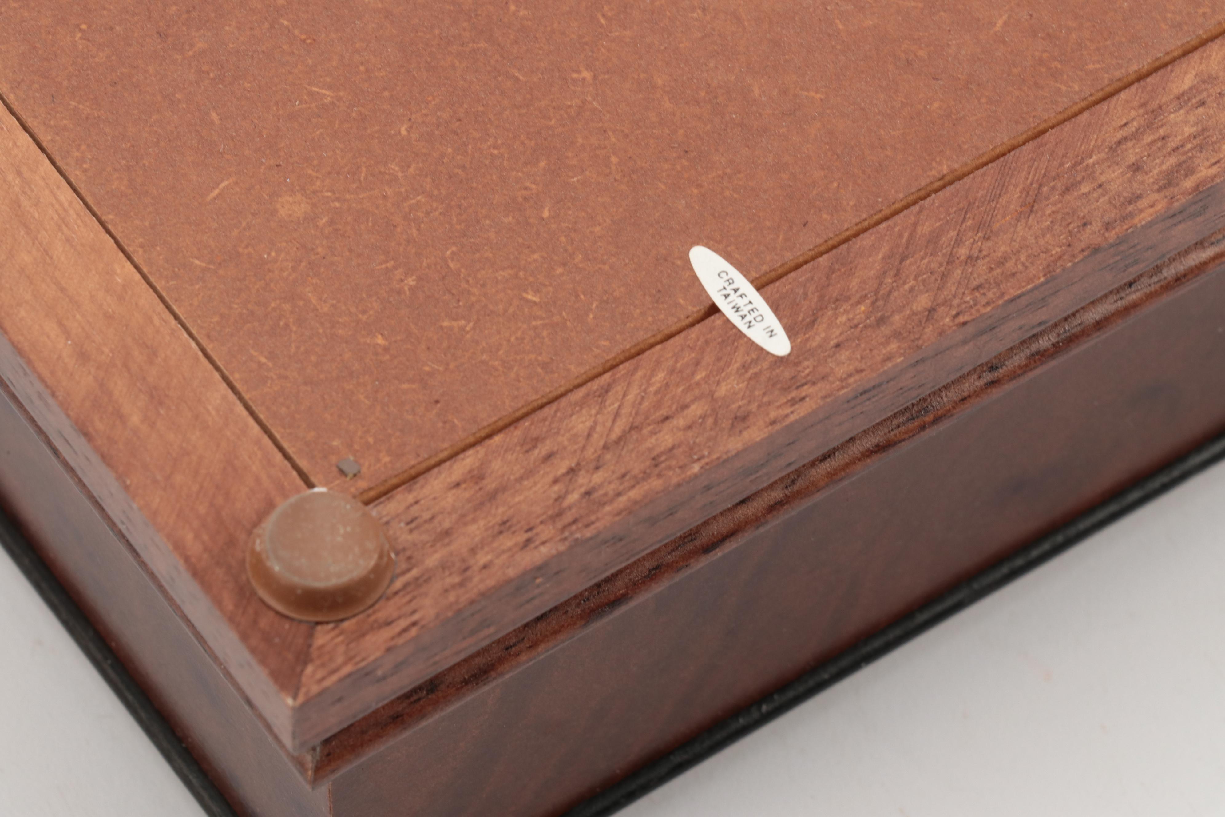 Gigand Jim Bowie Commemorative Bowie Knife and Display