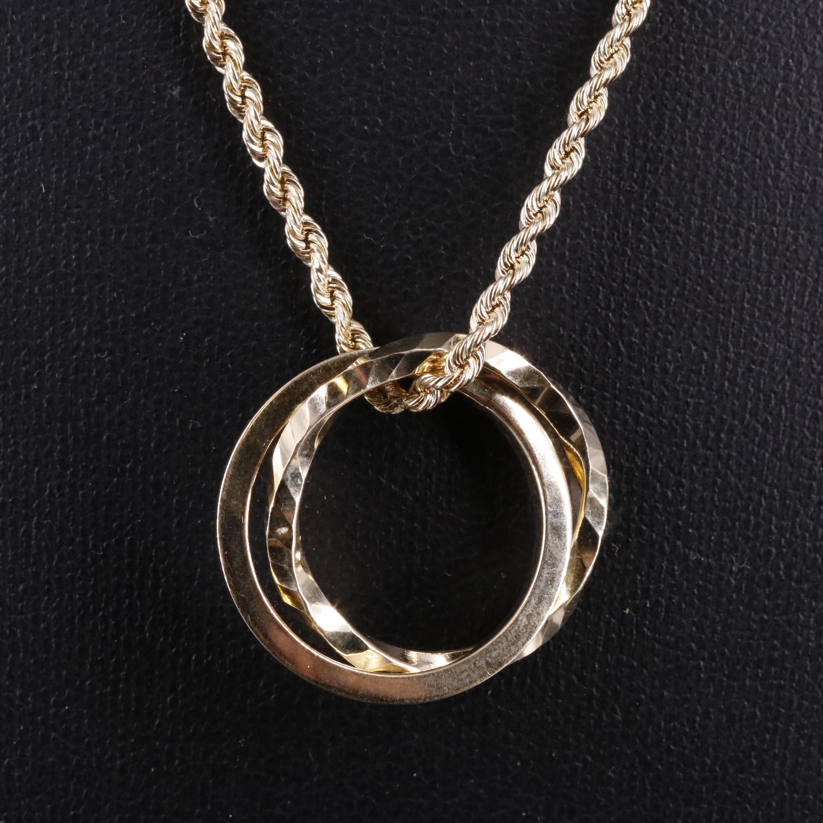 10K Interlocking Circles Pendant Necklace
