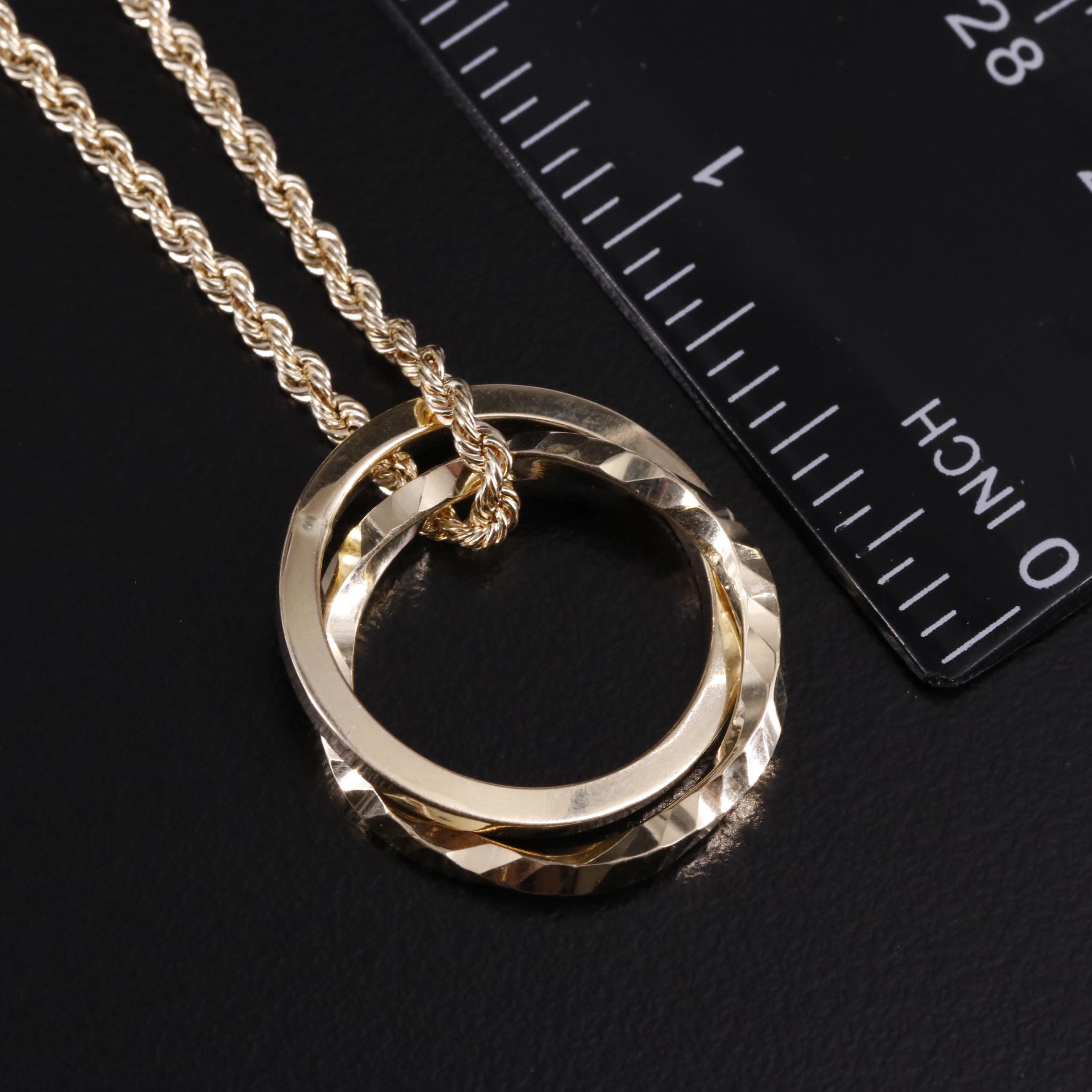 10K Interlocking Circles Pendant Necklace