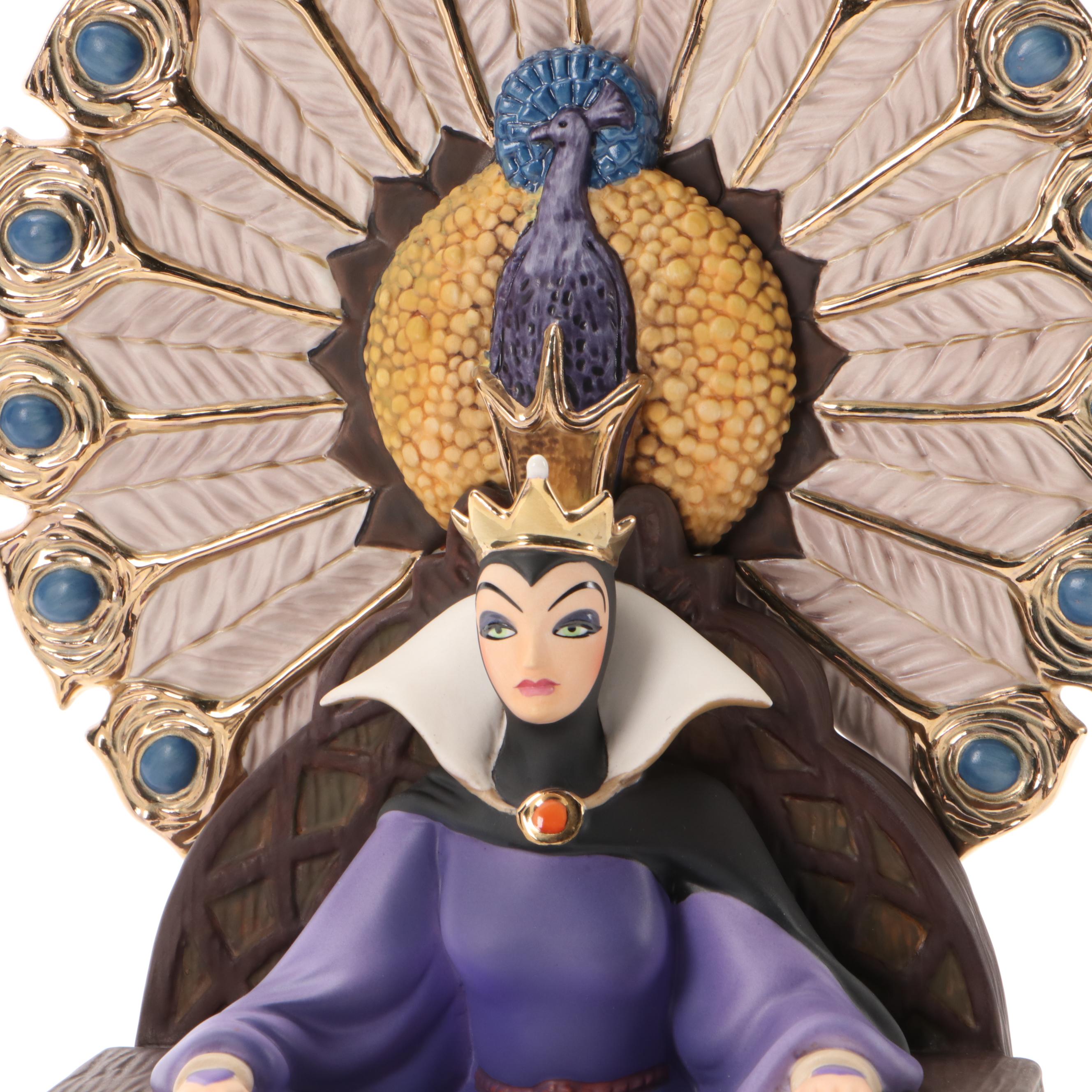 Walt Disney Classics Collection Villains Collection "Queen" and Magic Mirror