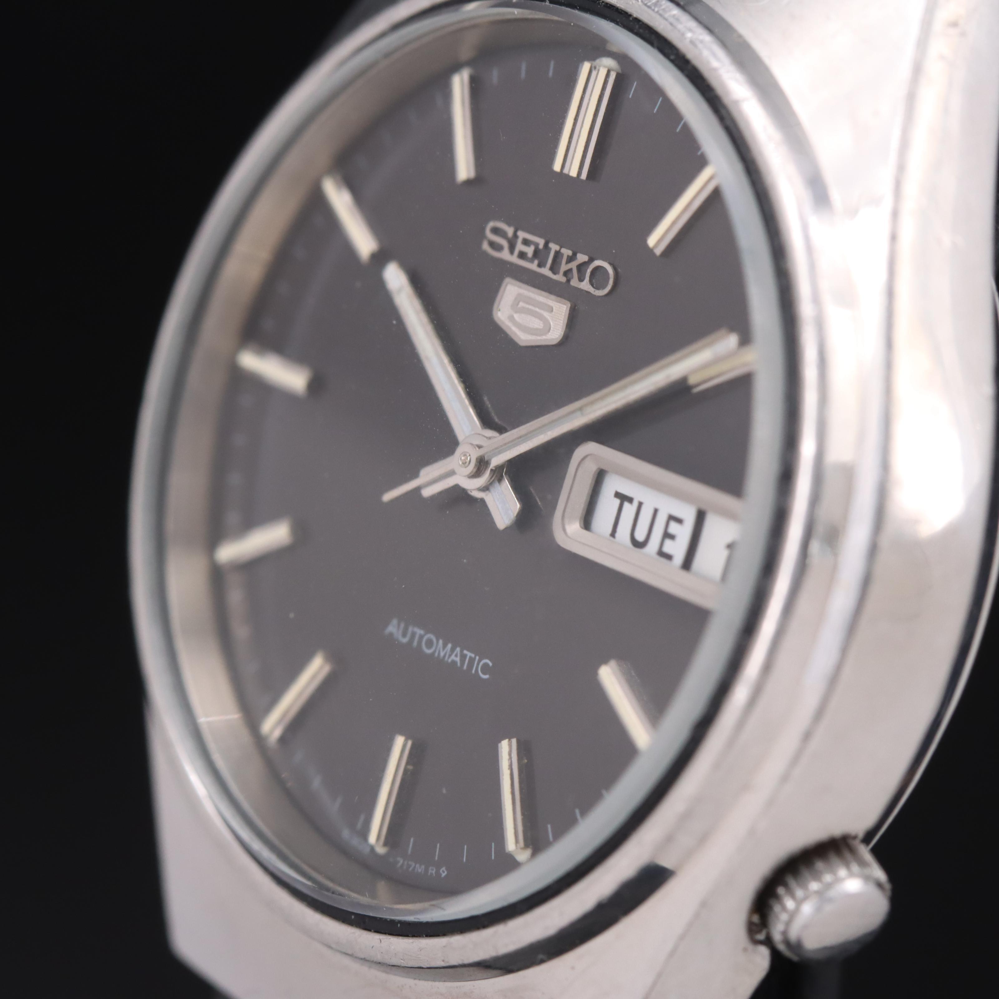 Vintage Seiko 5 Automatic Stainless Steel Watch