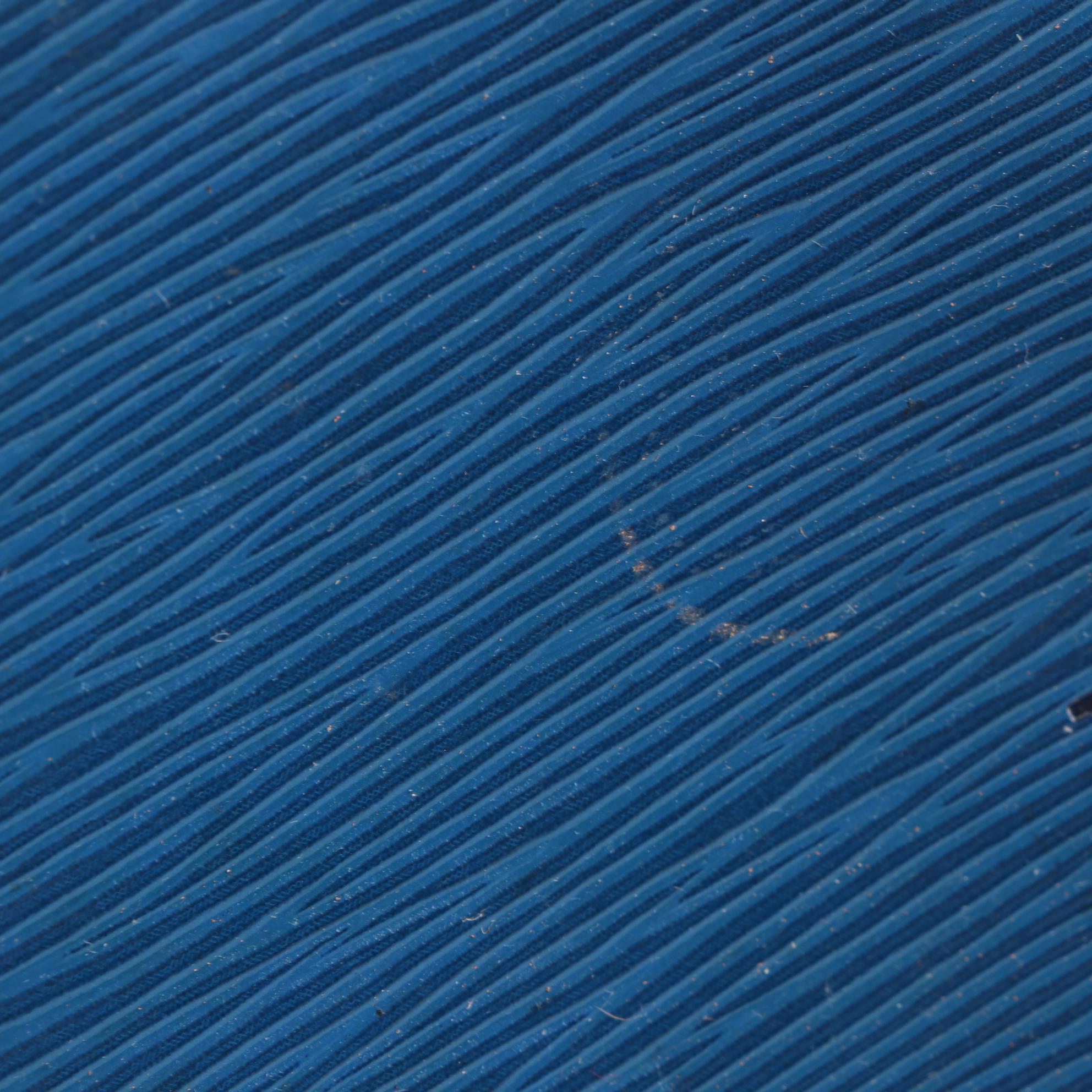 Louis Vuitton Toiletry Pouch 26 Clutch in Epi Leather