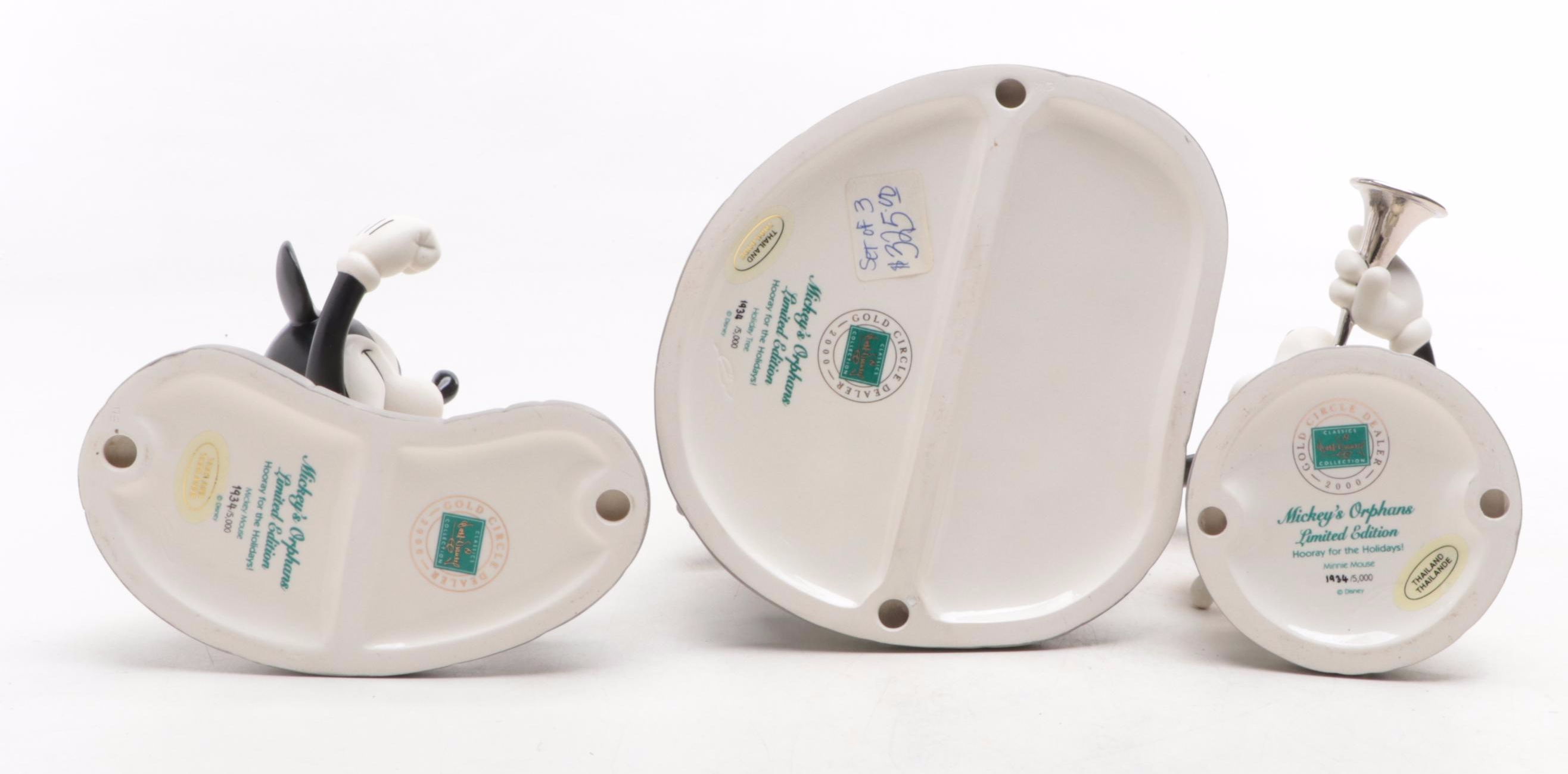 Walt Disney Classics Collection "Hooray for the Holidays!" Figural Group