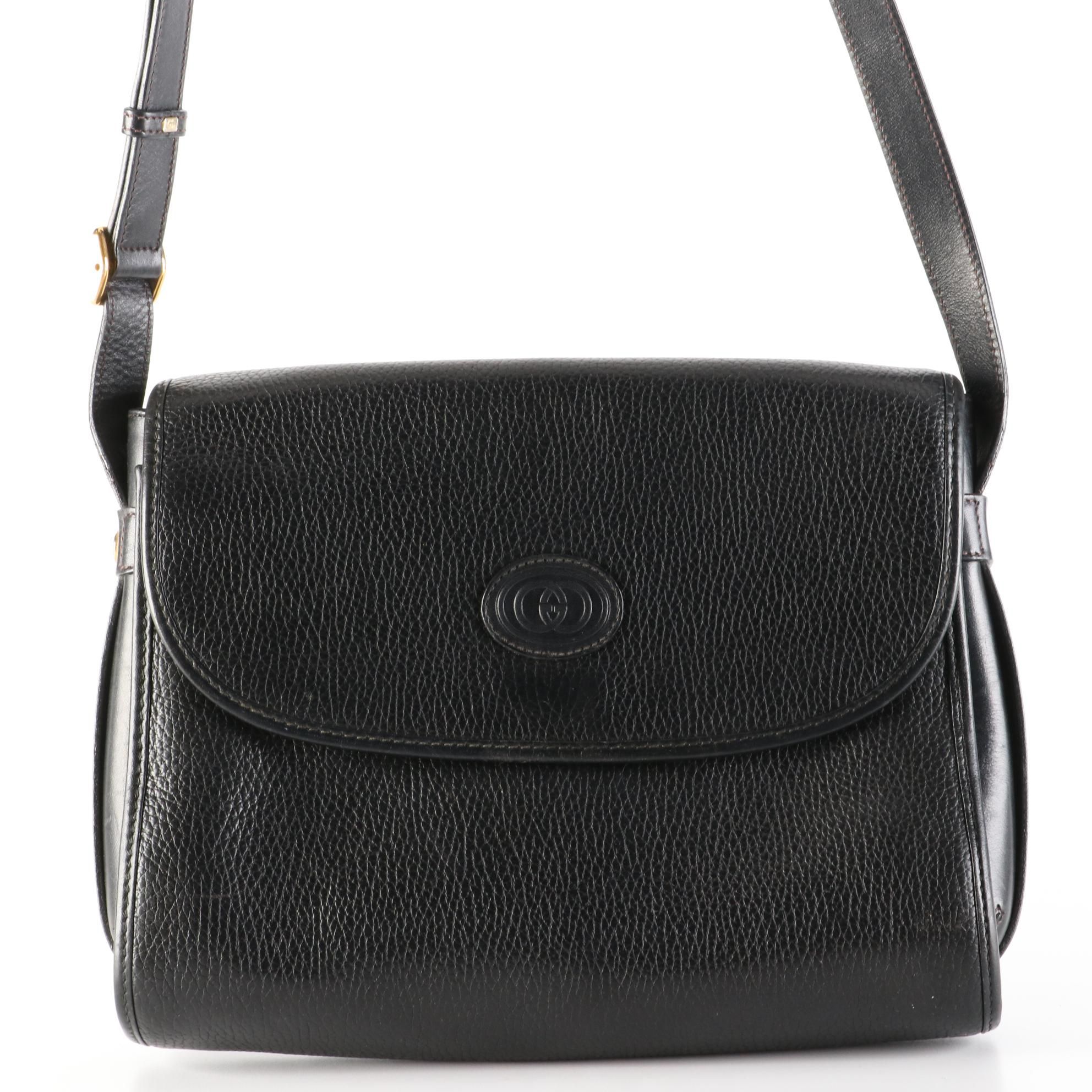 Gucci Interlocking GG Shoulder Bag in Black Leather