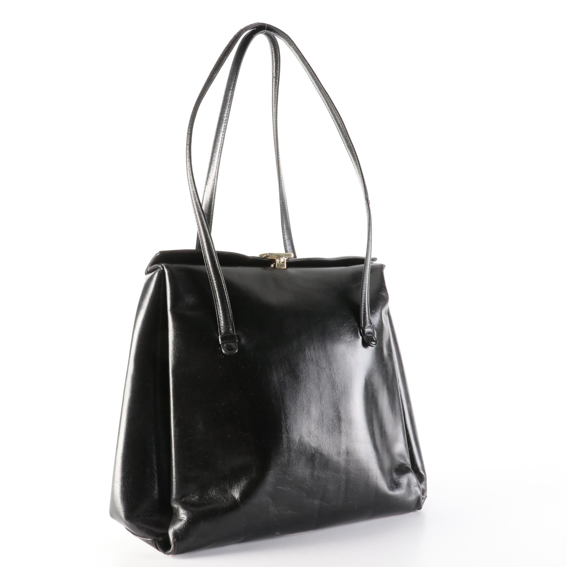 Gucci Shoulder Bag in Black Leather with Square G Clasp