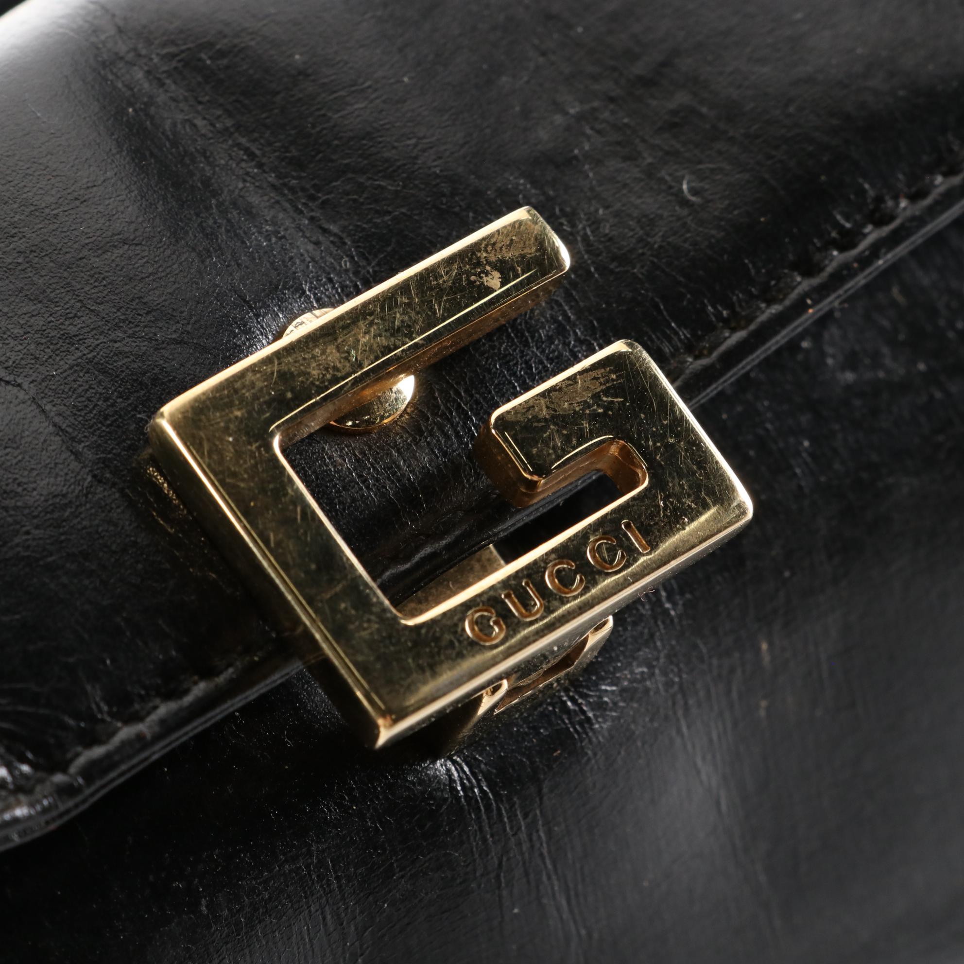 Gucci Shoulder Bag in Black Leather with Square G Clasp