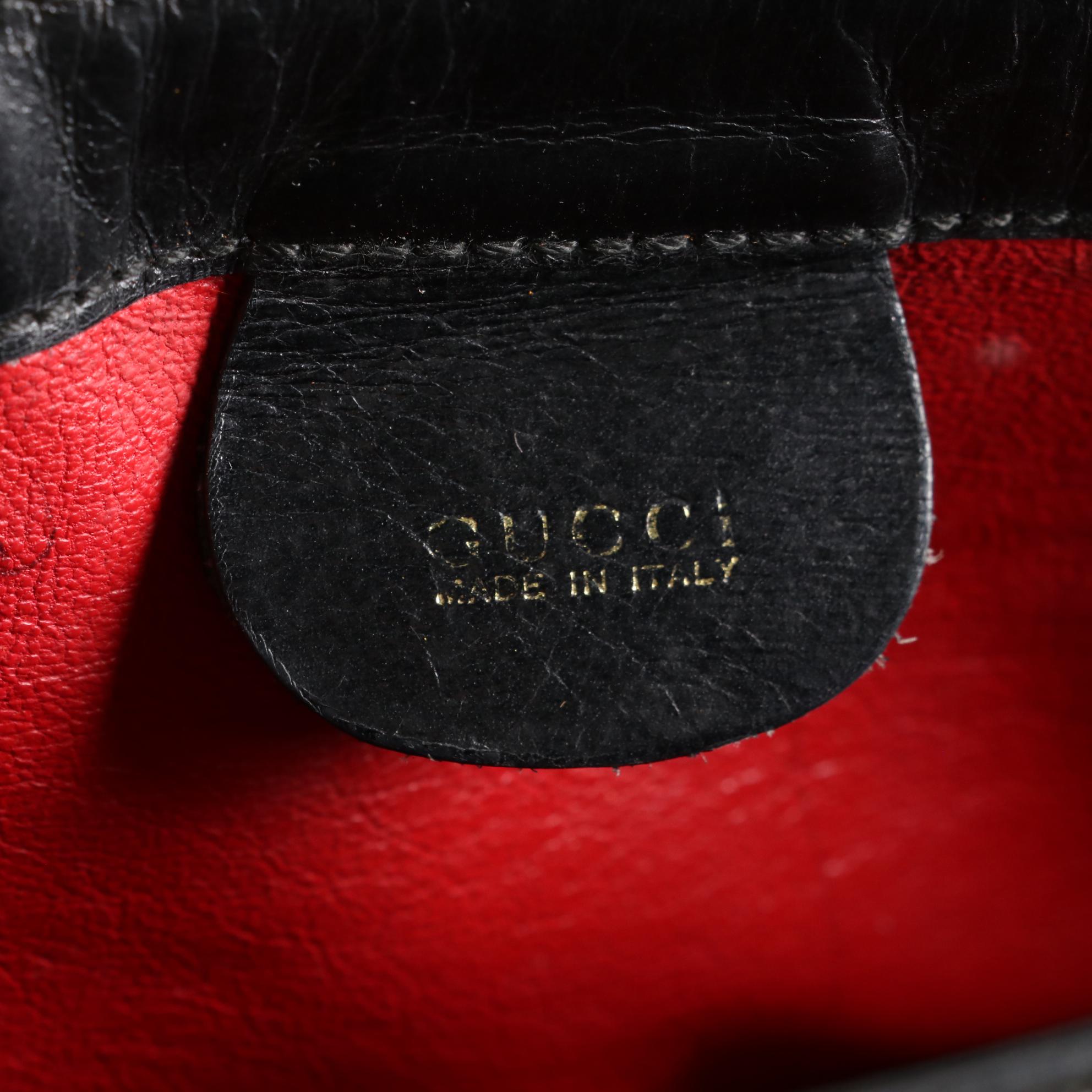 Gucci Shoulder Bag in Black Leather with Square G Clasp