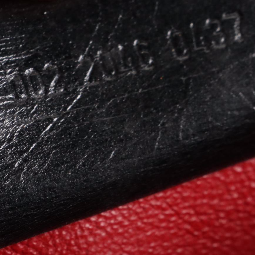 Gucci Shoulder Bag in Black Leather with Square G Clasp