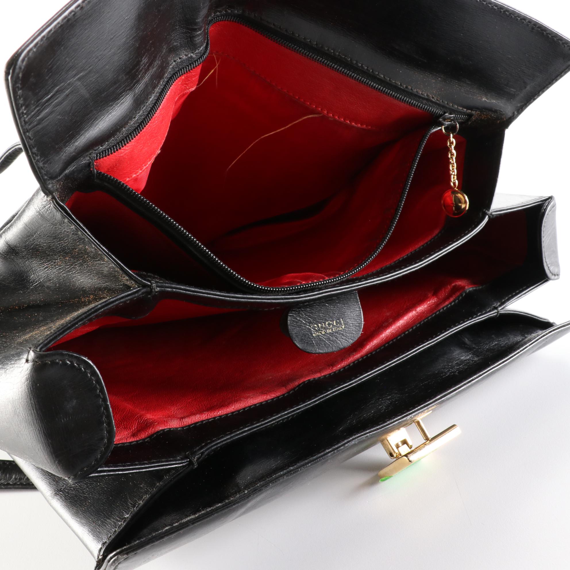 Gucci Shoulder Bag in Black Leather with Square G Clasp