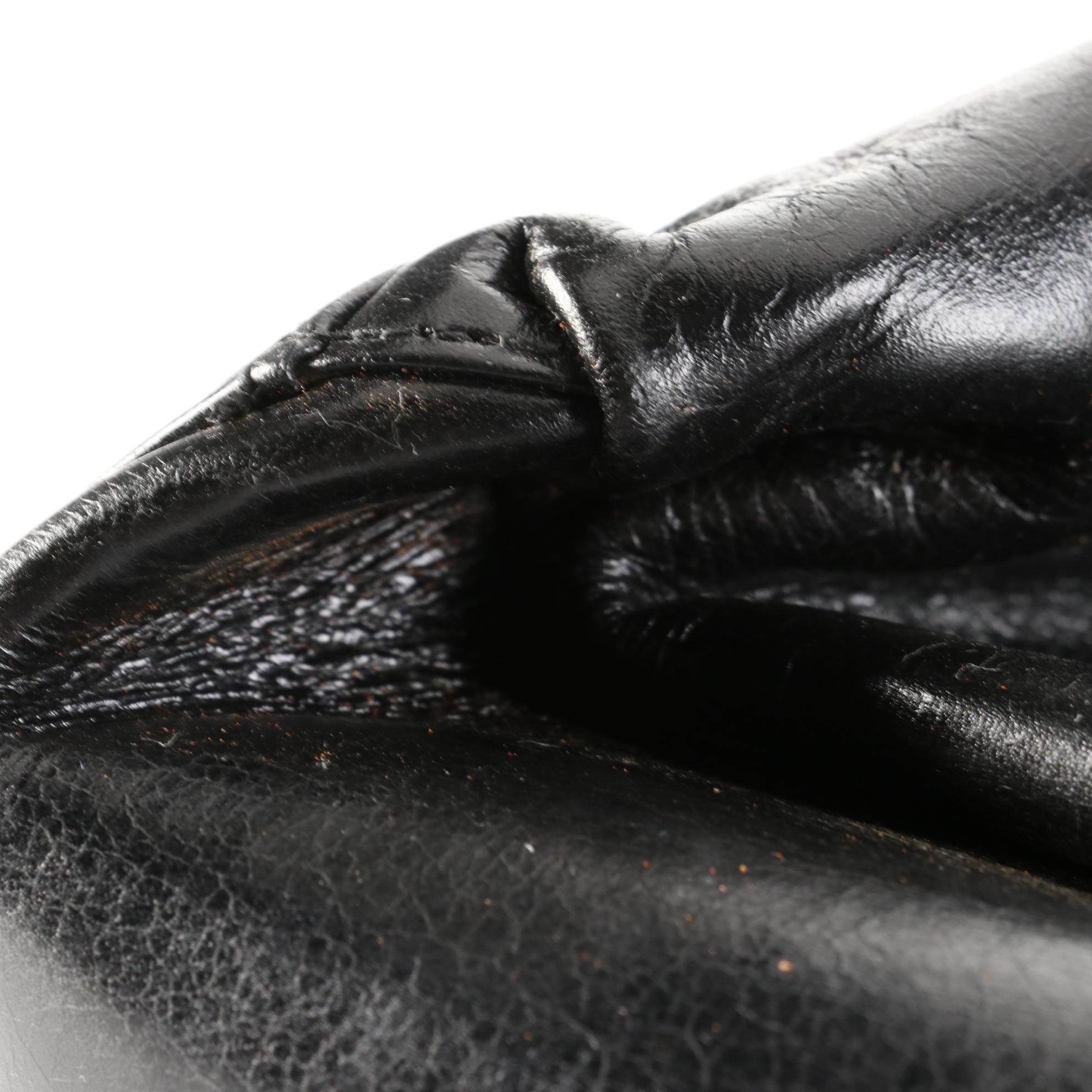 Gucci Shoulder Bag in Black Leather with Square G Clasp