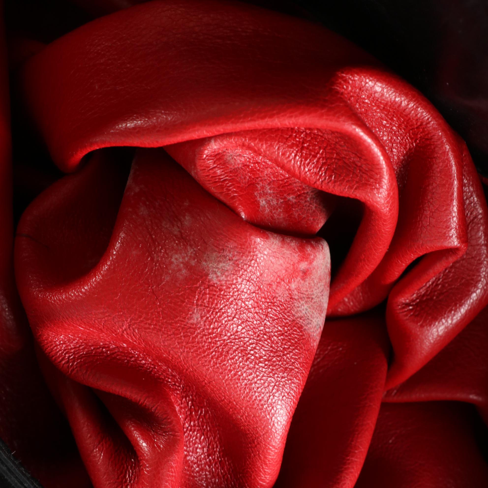 Gucci Shoulder Bag in Black Leather with Square G Clasp