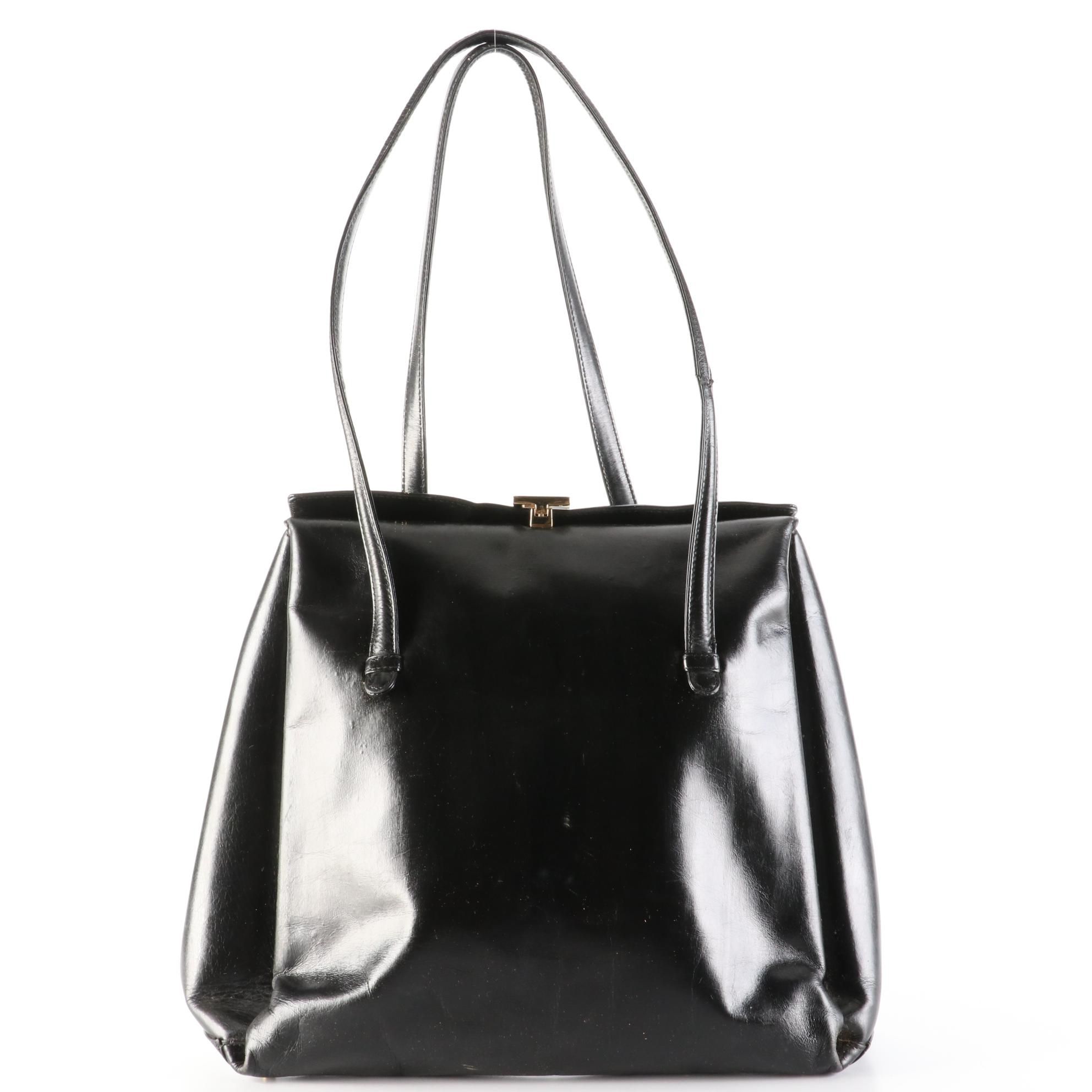 Gucci Shoulder Bag in Black Leather with Square G Clasp