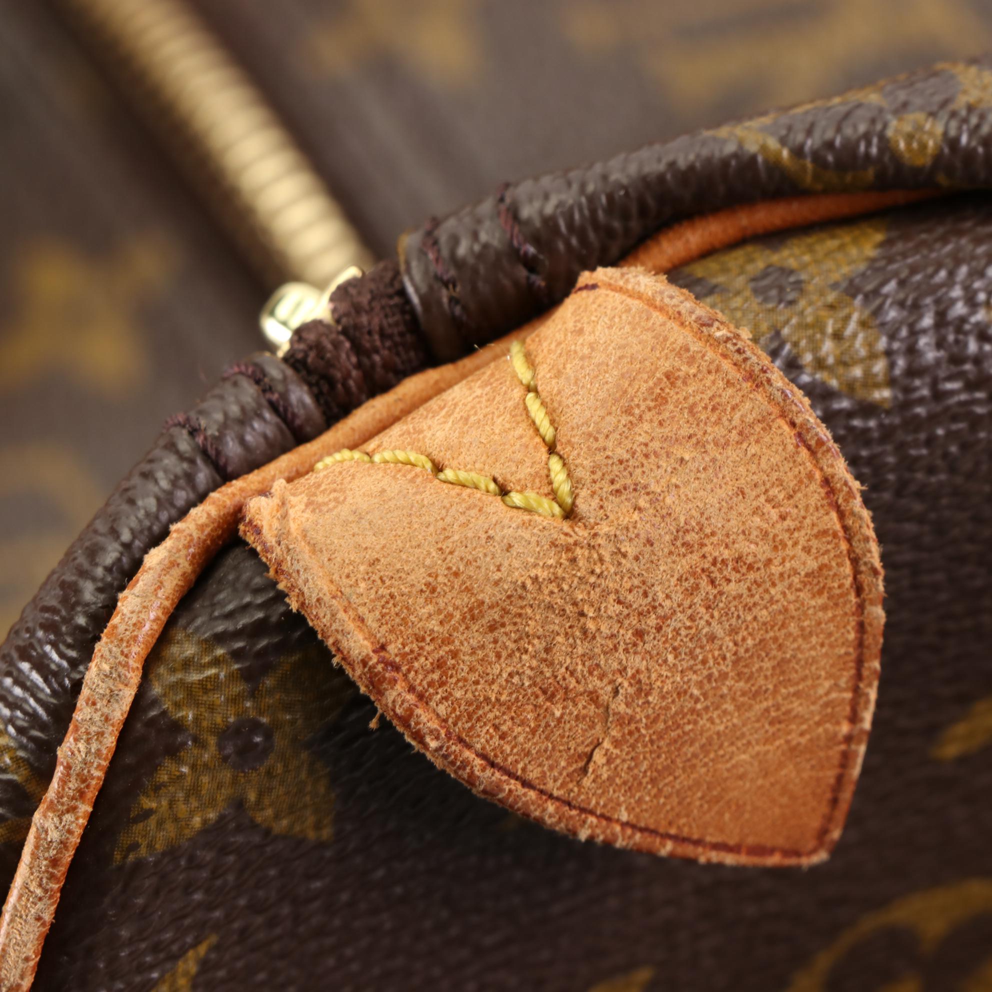 Louis Vuitton Speedy 40 in Monogram Canvas and Vachetta Leather