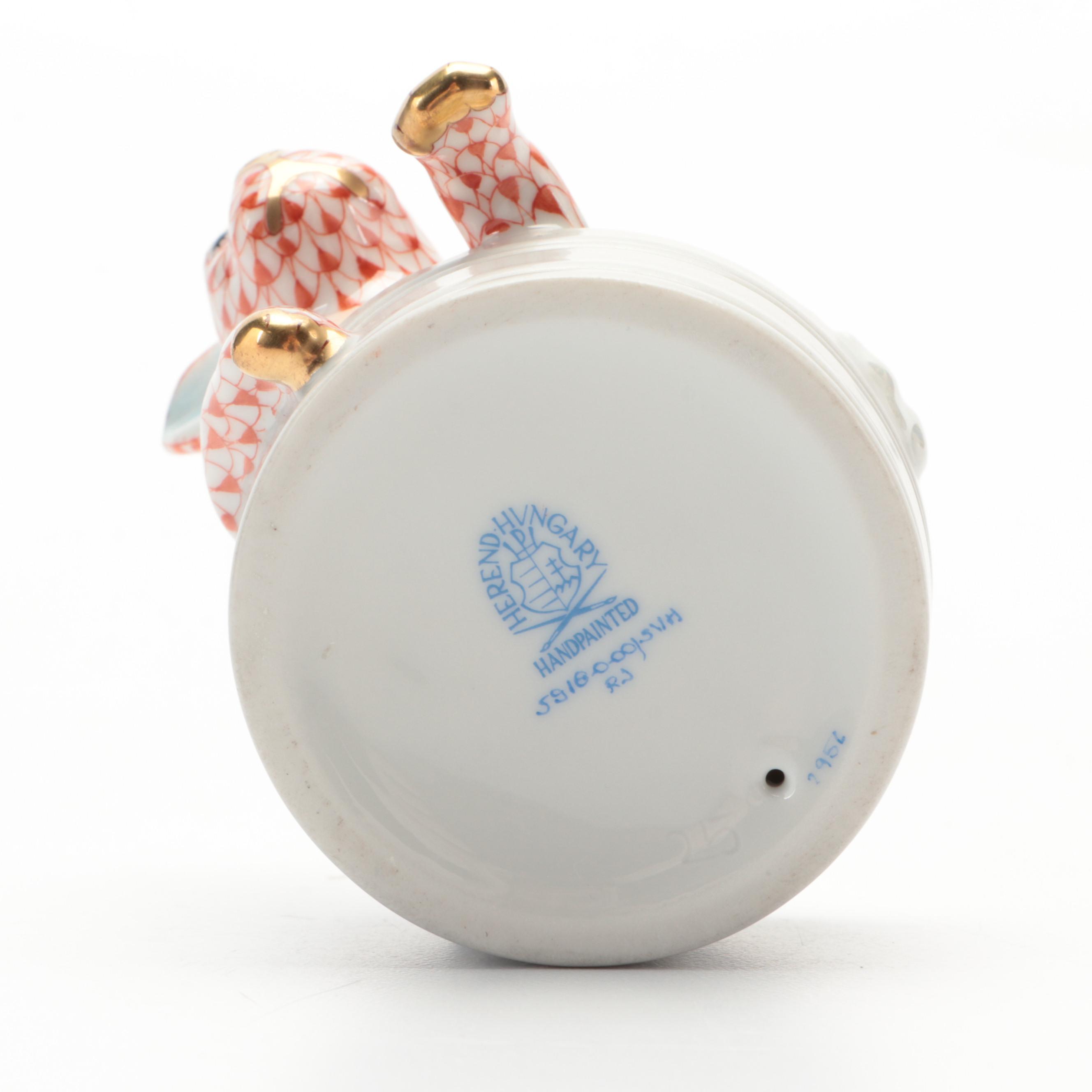 Herend Rust Fishnet with Gold "Squeaky Clean" Porcelain Figurine